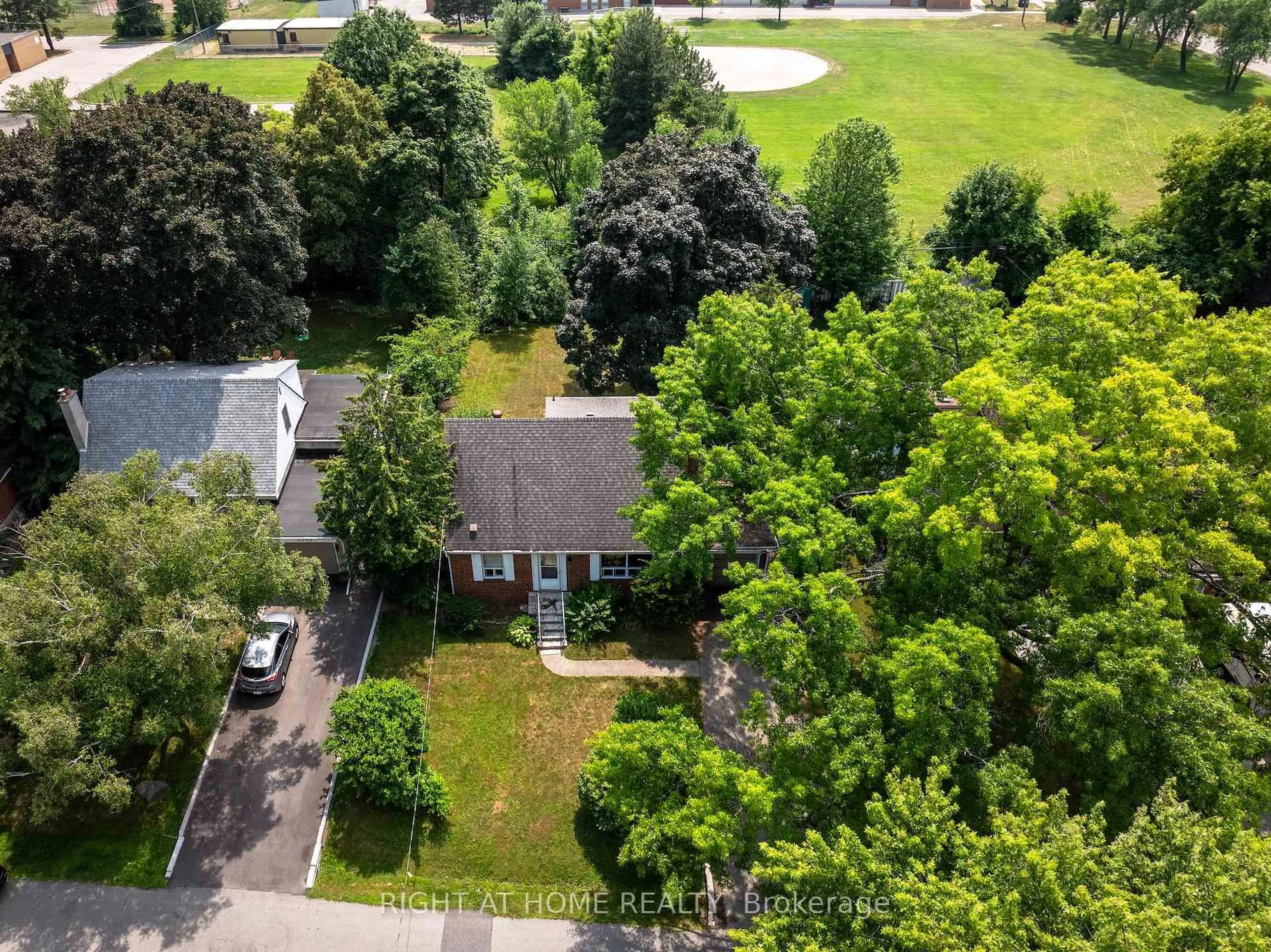 A pic from outside/outdoor area/front of a property/back of a property/a pic from drone, unknown for 2206 Rambo Rd, Mississauga Ontario L4Y 1X9