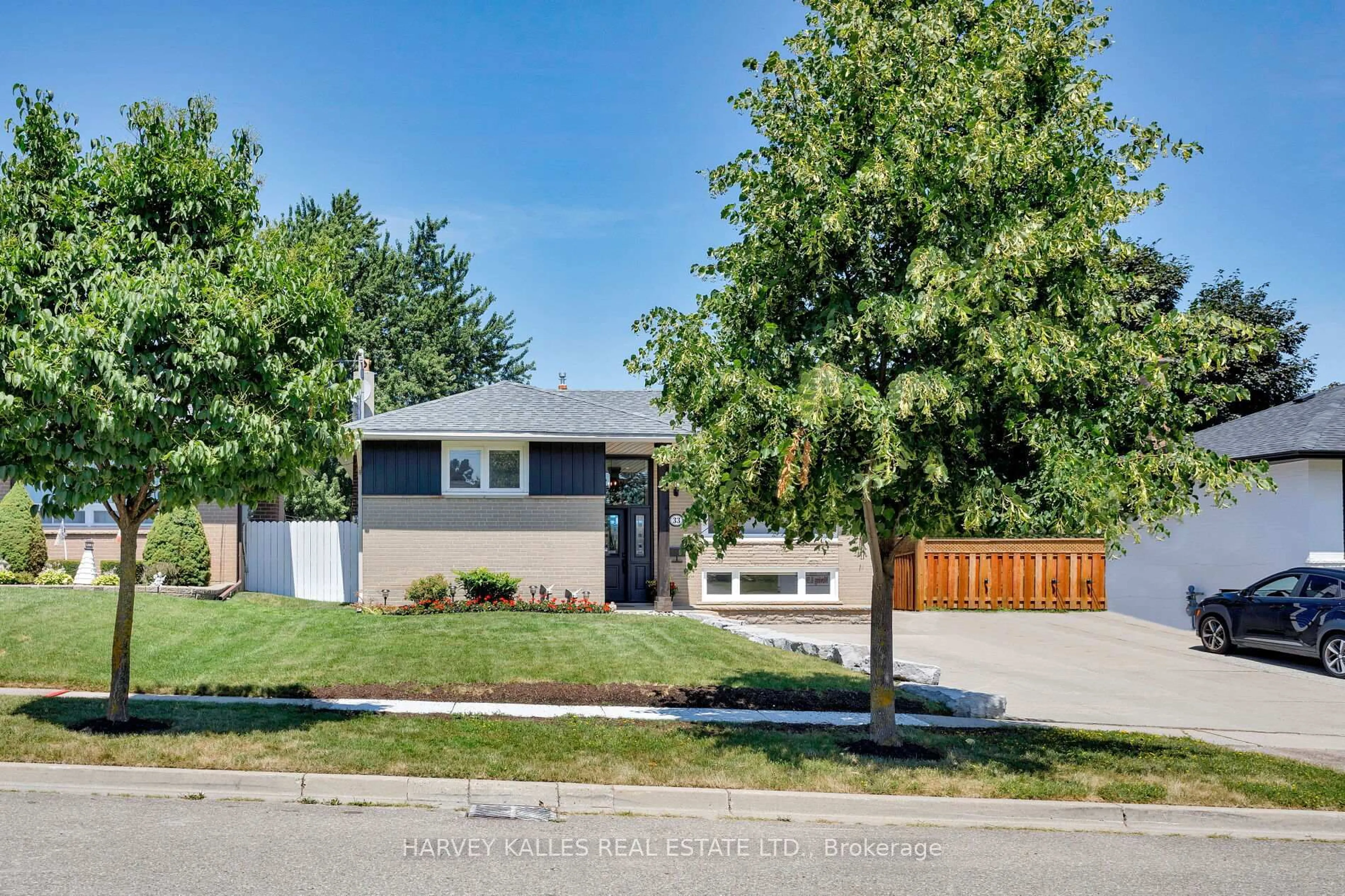 Home with brick exterior material, street for 33 Stevens Cres, Halton Hills Ontario L7G 1B7