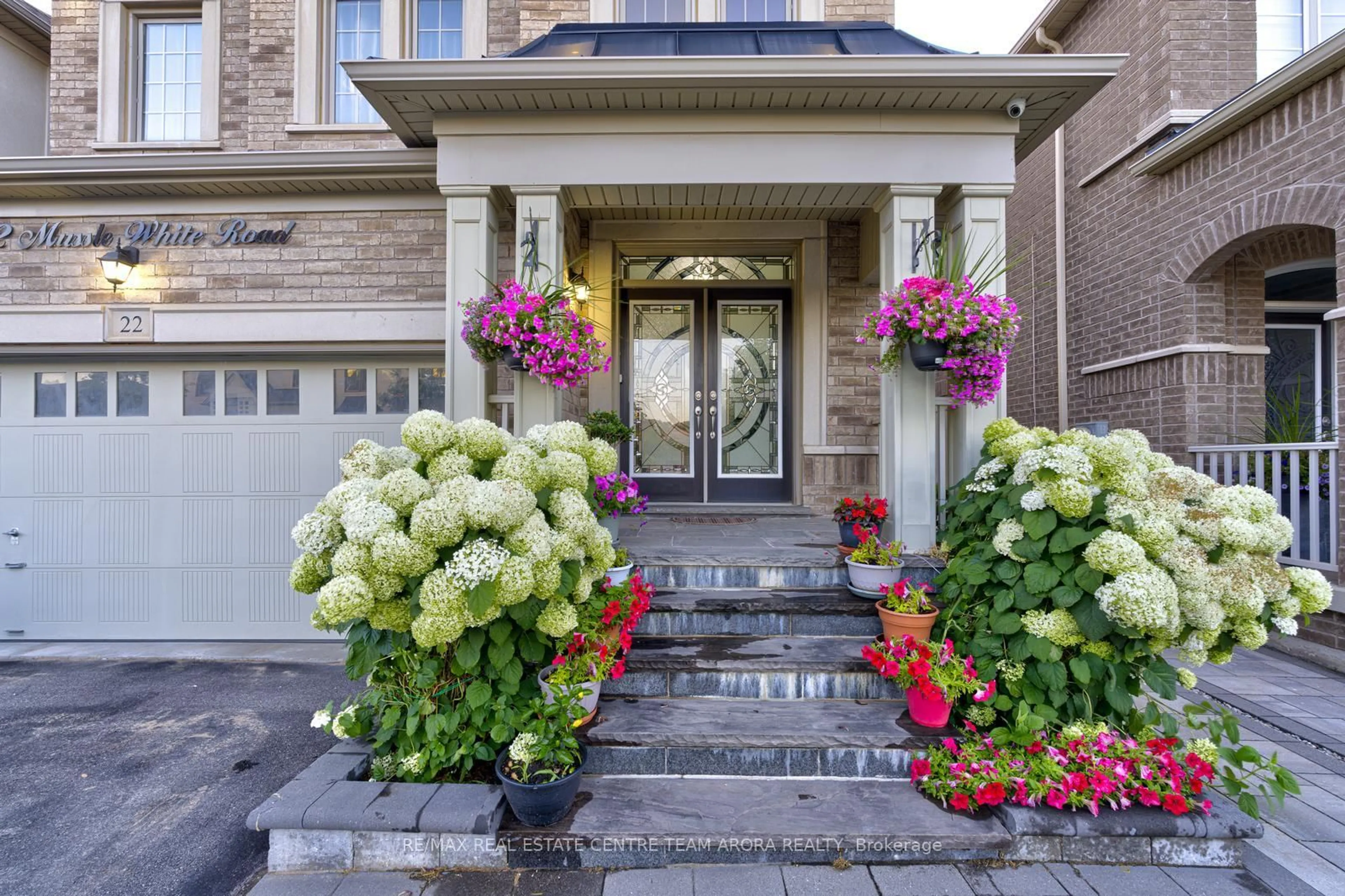 Indoor entryway for 22 Mussle White Rd, Brampton Ontario L6Y 6C3
