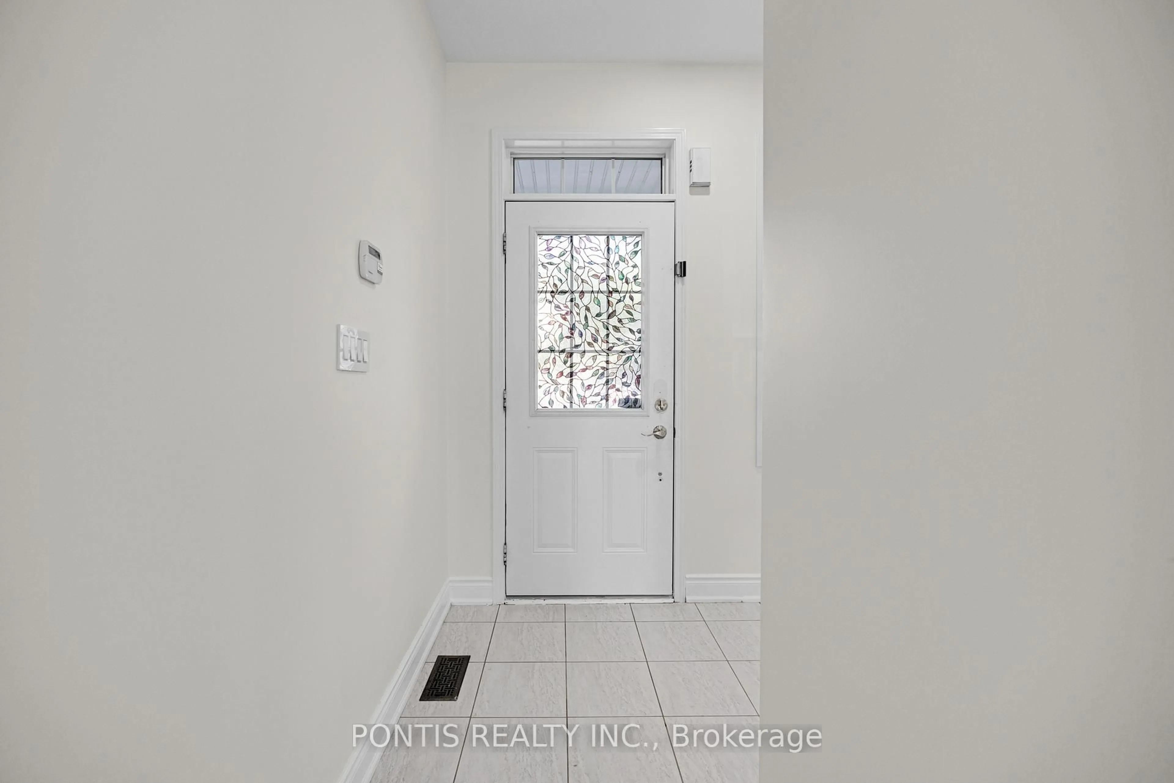 Indoor entryway for 6 DULVERTON Dr, Brampton Ontario L7A 0P3