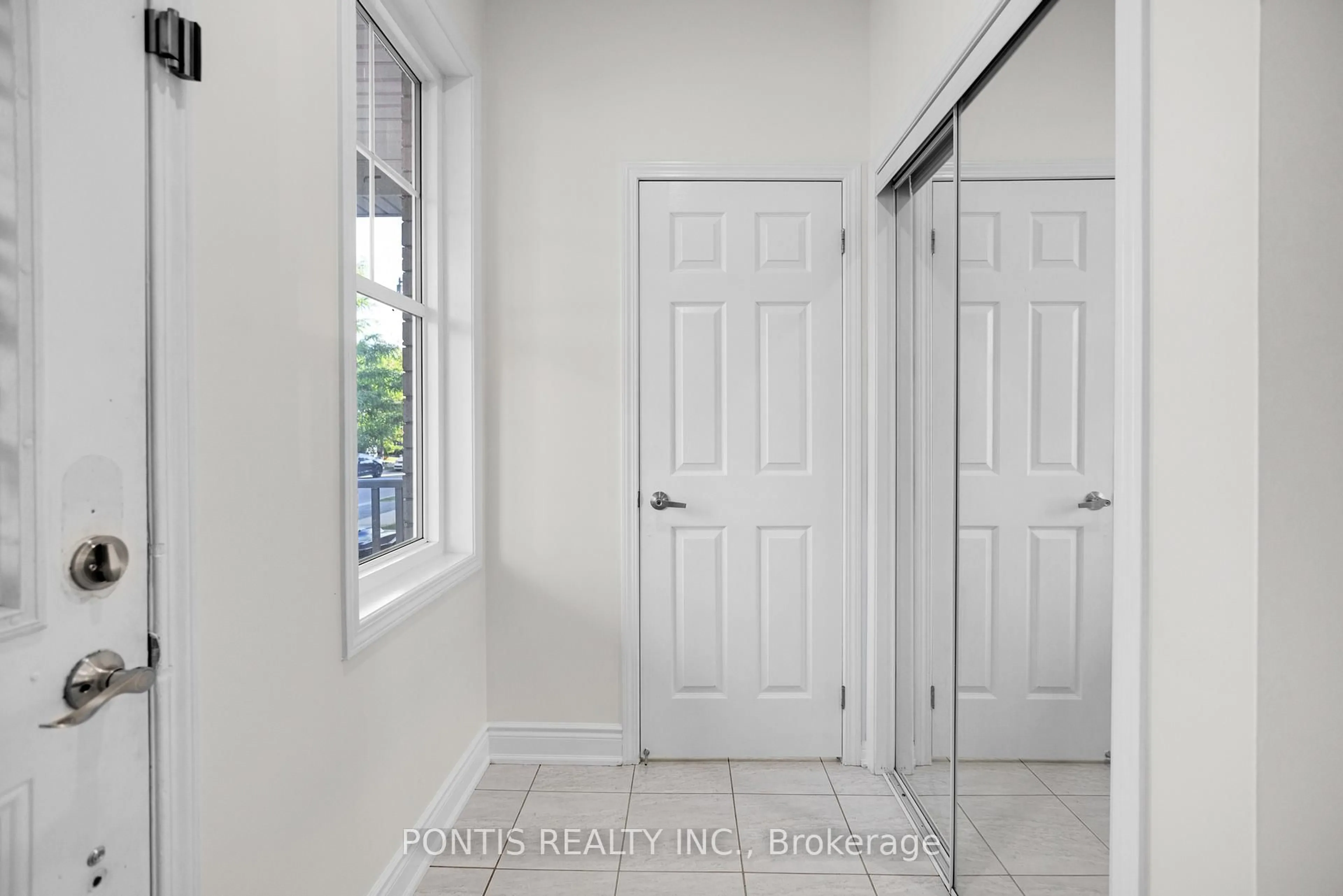 Indoor entryway for 6 DULVERTON Dr, Brampton Ontario L7A 0P3