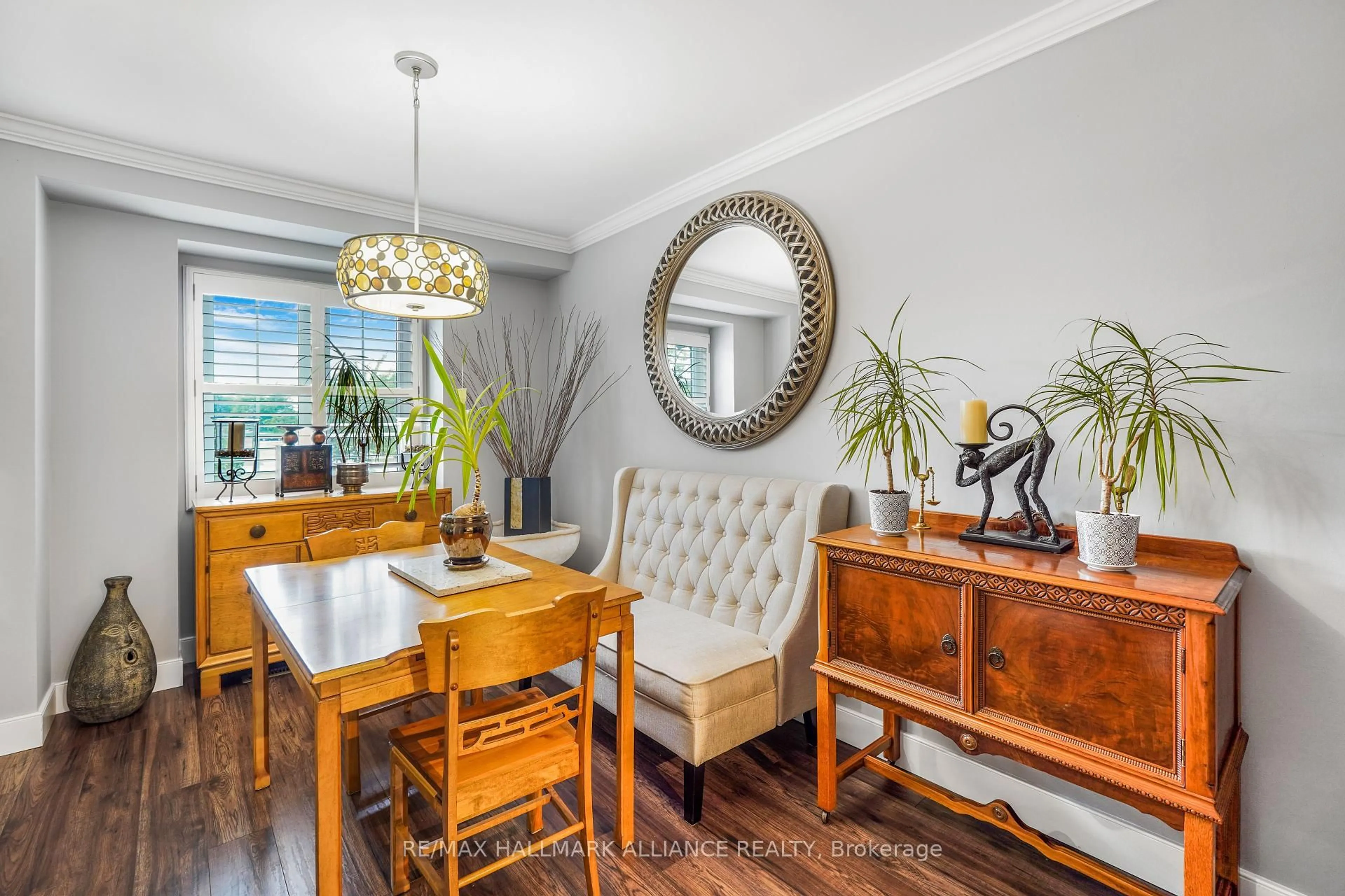 Dining room, wood/laminate floor for 6859 Edenwood Dr #25, Mississauga Ontario L5N 5Z8