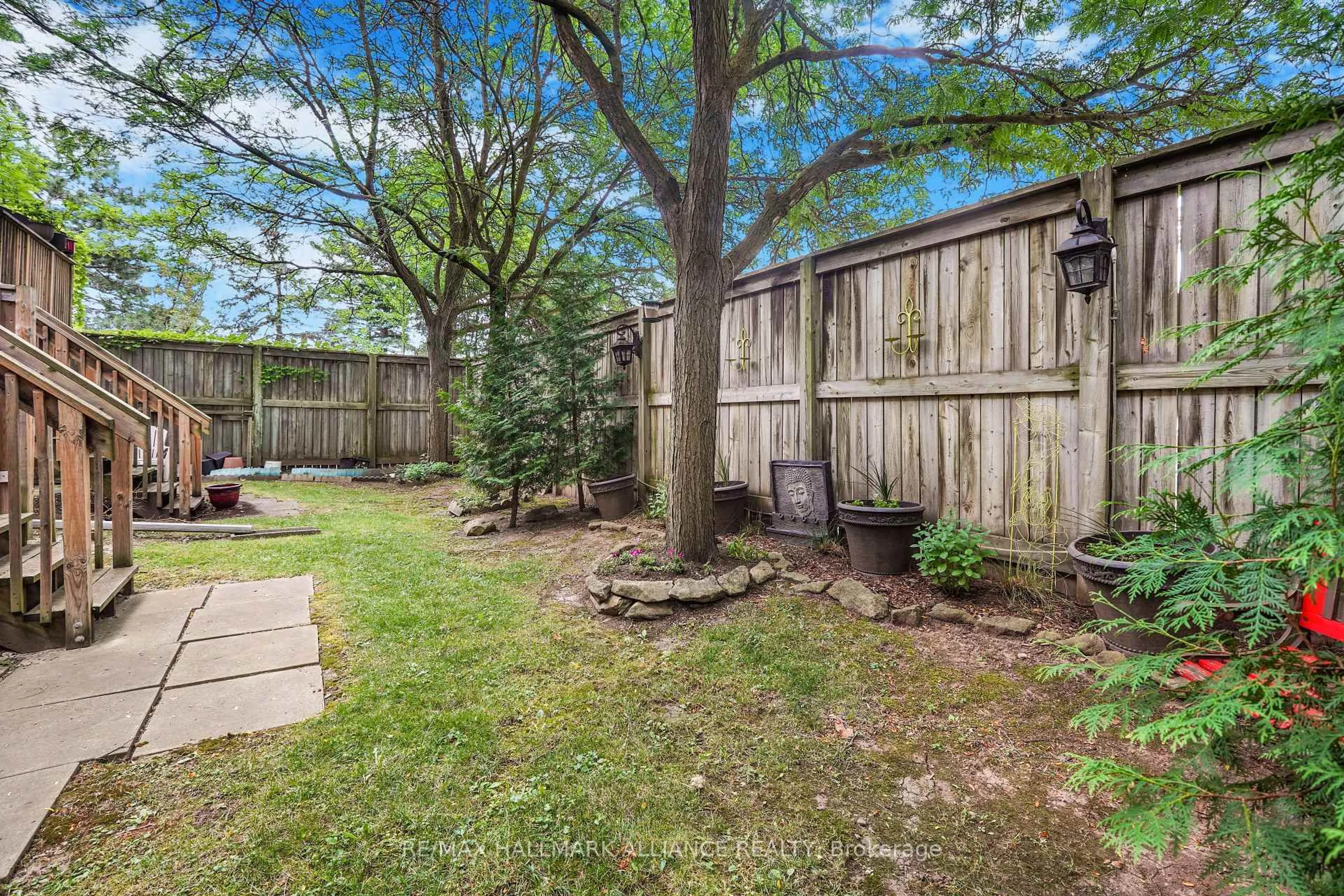 Patio, street for 6859 Edenwood Dr #25, Mississauga Ontario L5N 5Z8