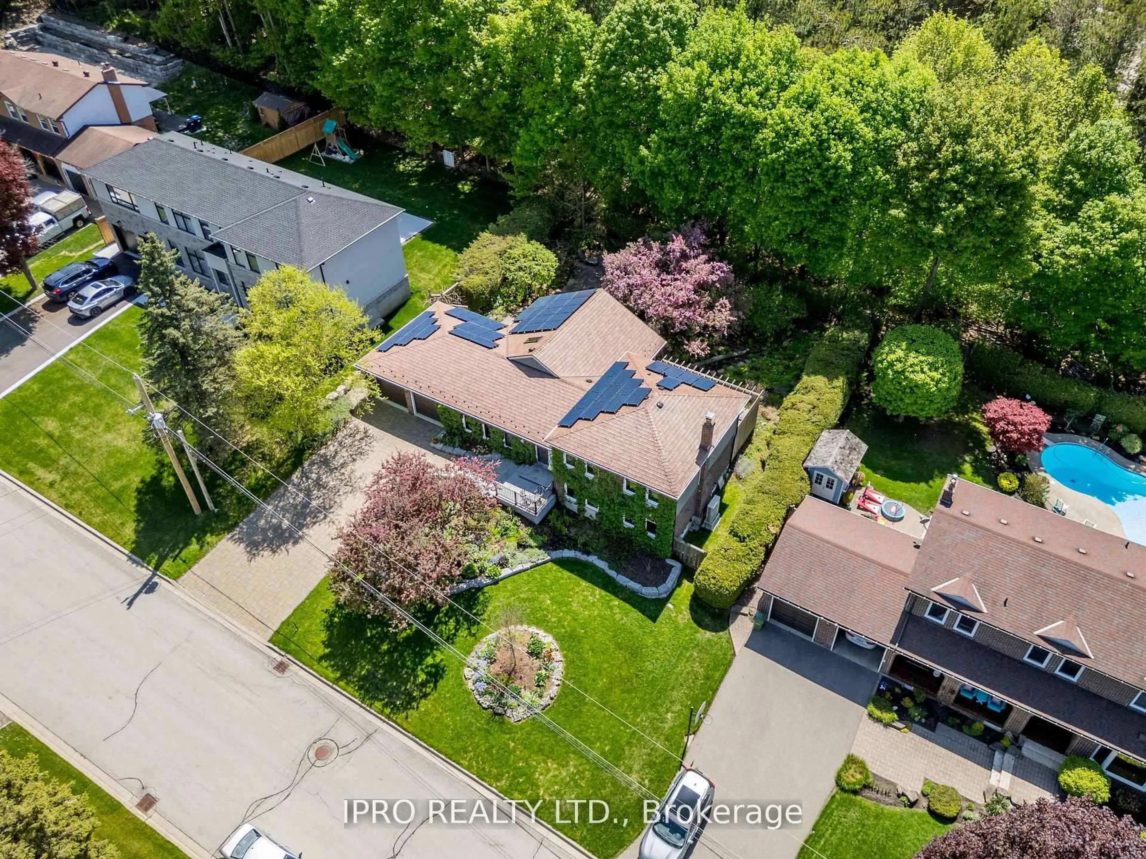 A pic from outside/outdoor area/front of a property/back of a property/a pic from drone, street for 25 Orsi Rd, Caledon Ontario L7C 1H6