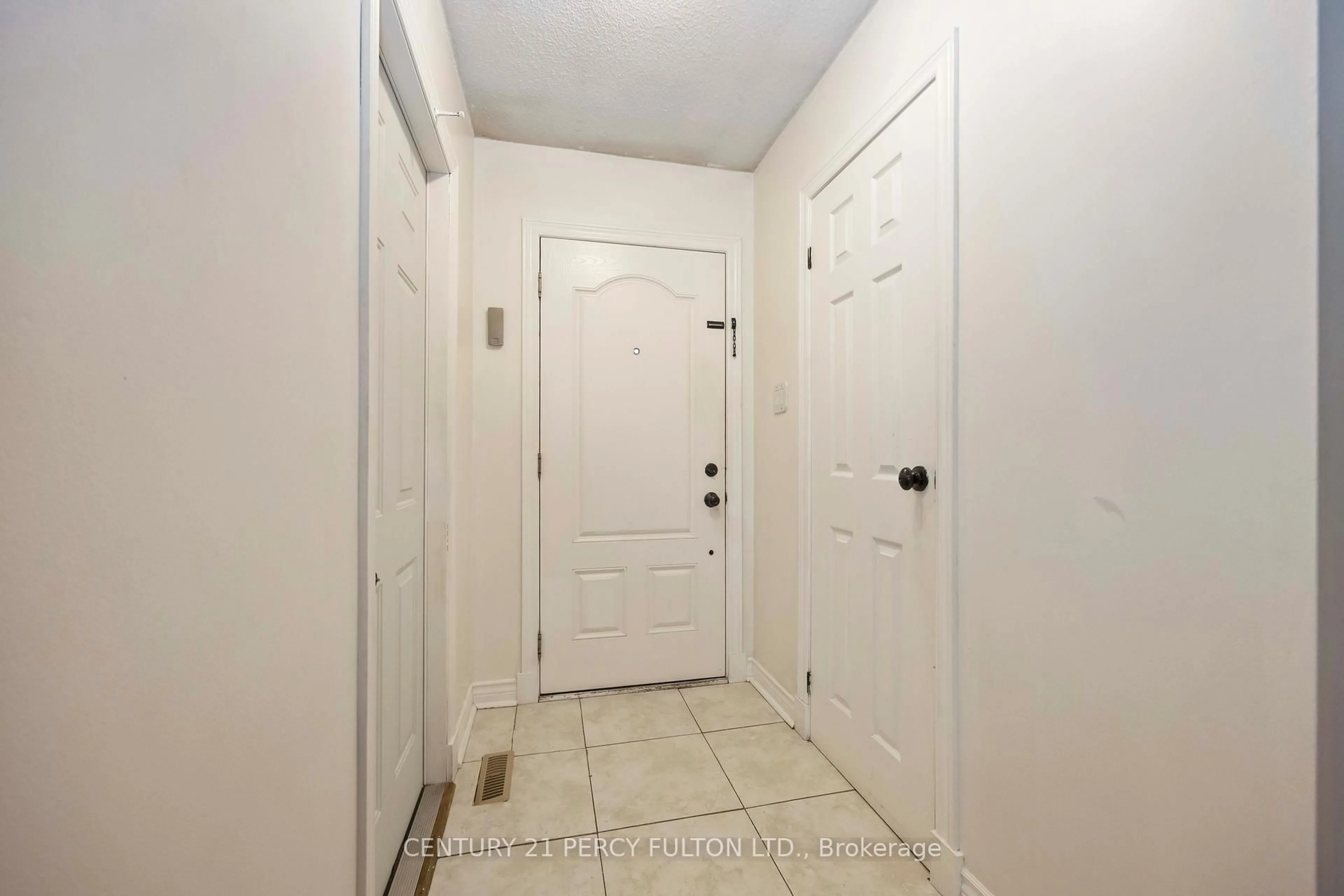 Indoor entryway for 17 Woodsview Ave, Toronto Ontario M9W 6B9