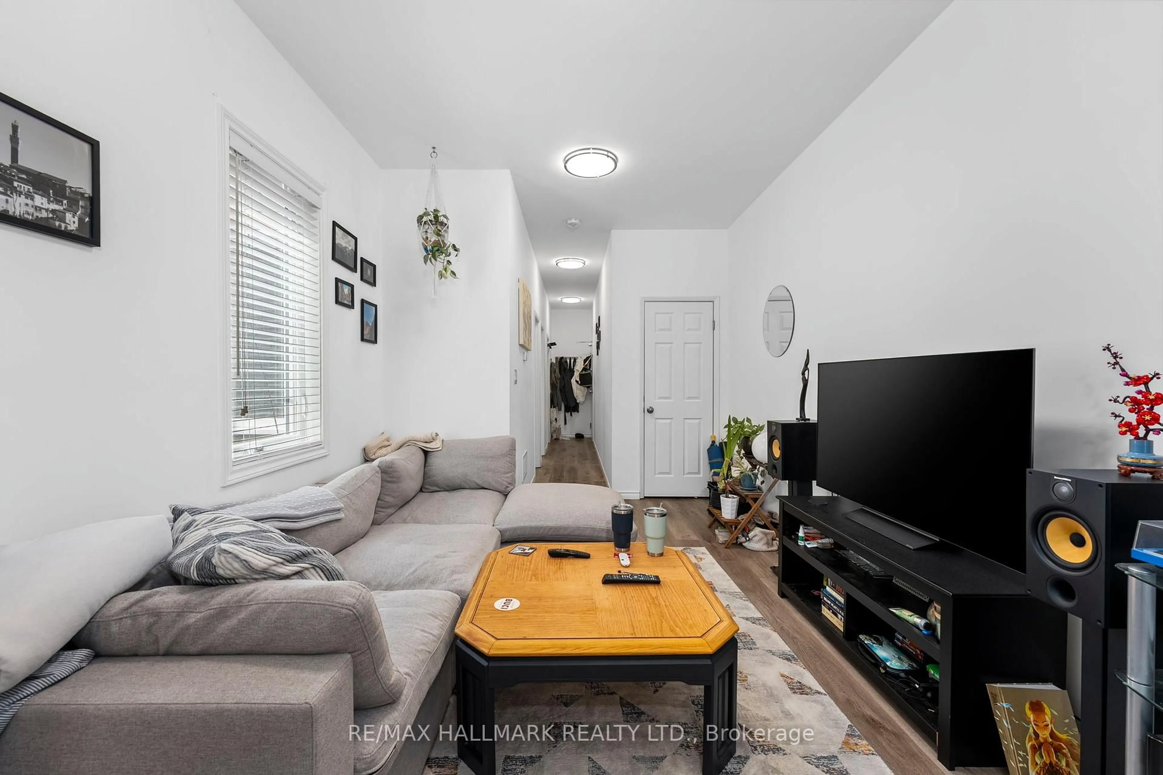 Living room with furniture, unknown for 123 Lansdowne Ave, Toronto Ontario M6K 2W1