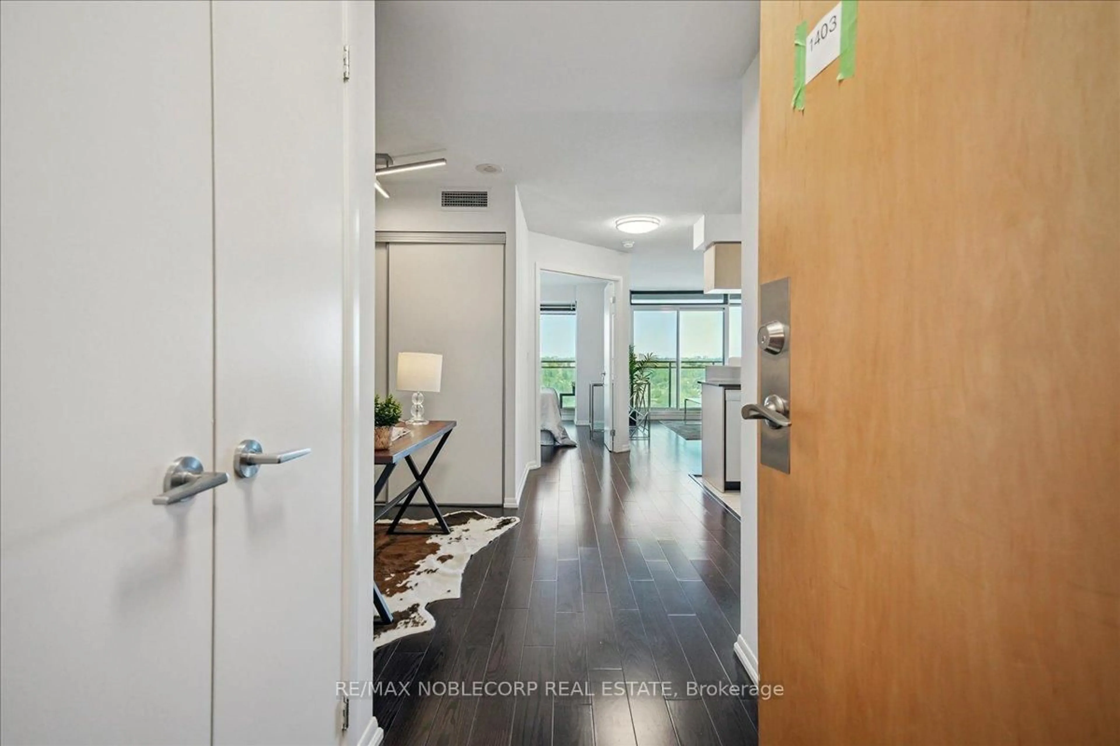 Indoor entryway for 185 Legion Rd #1403, Toronto Ontario M8Y 0A1