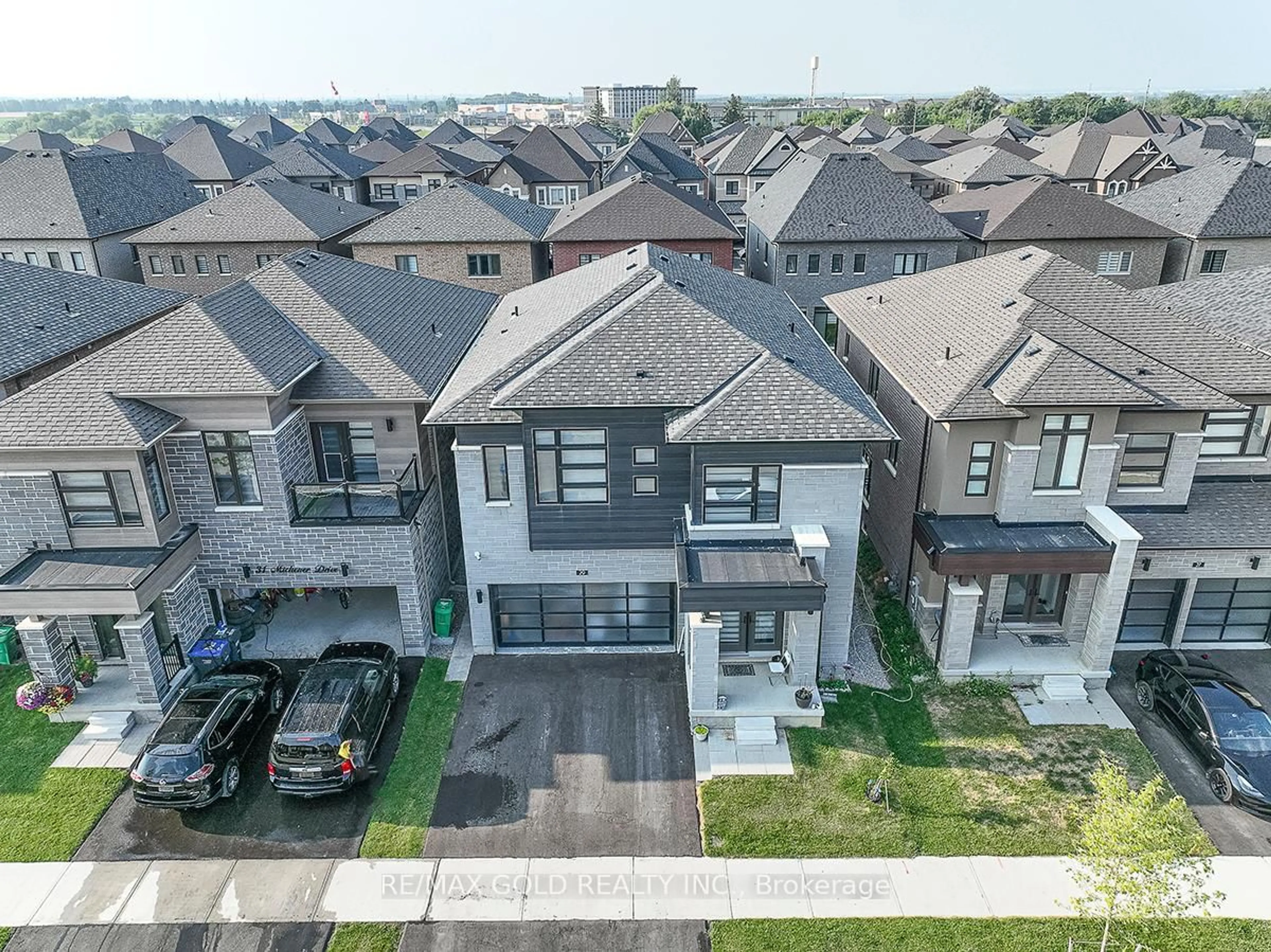 A pic from outside/outdoor area/front of a property/back of a property/a pic from drone, street for 29 Michener Dr, Brampton Ontario L6R 4E9