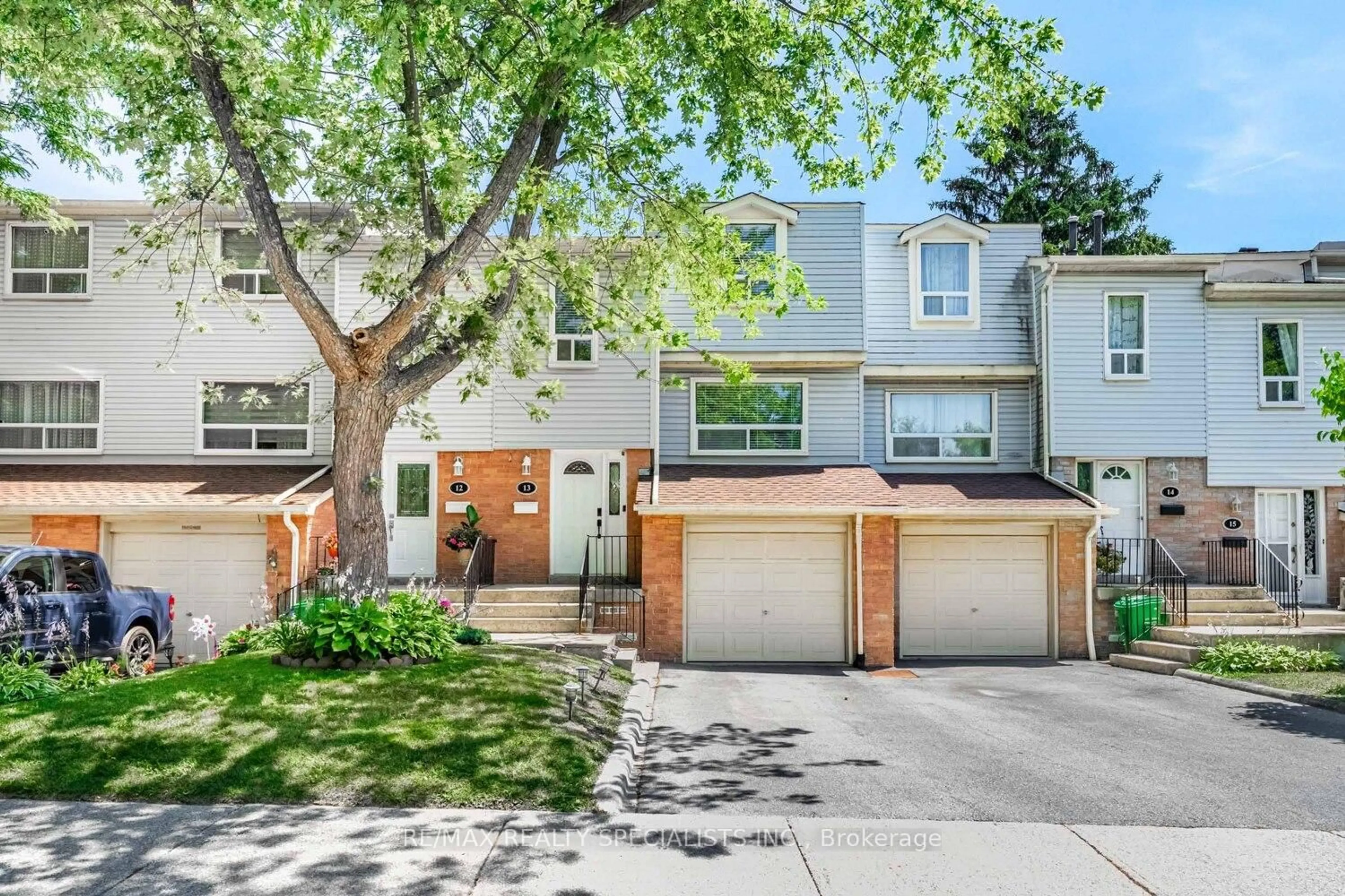 Home with brick exterior material, street for 1055 Shawnmarr Rd #13, Mississauga Ontario L5H 3V2