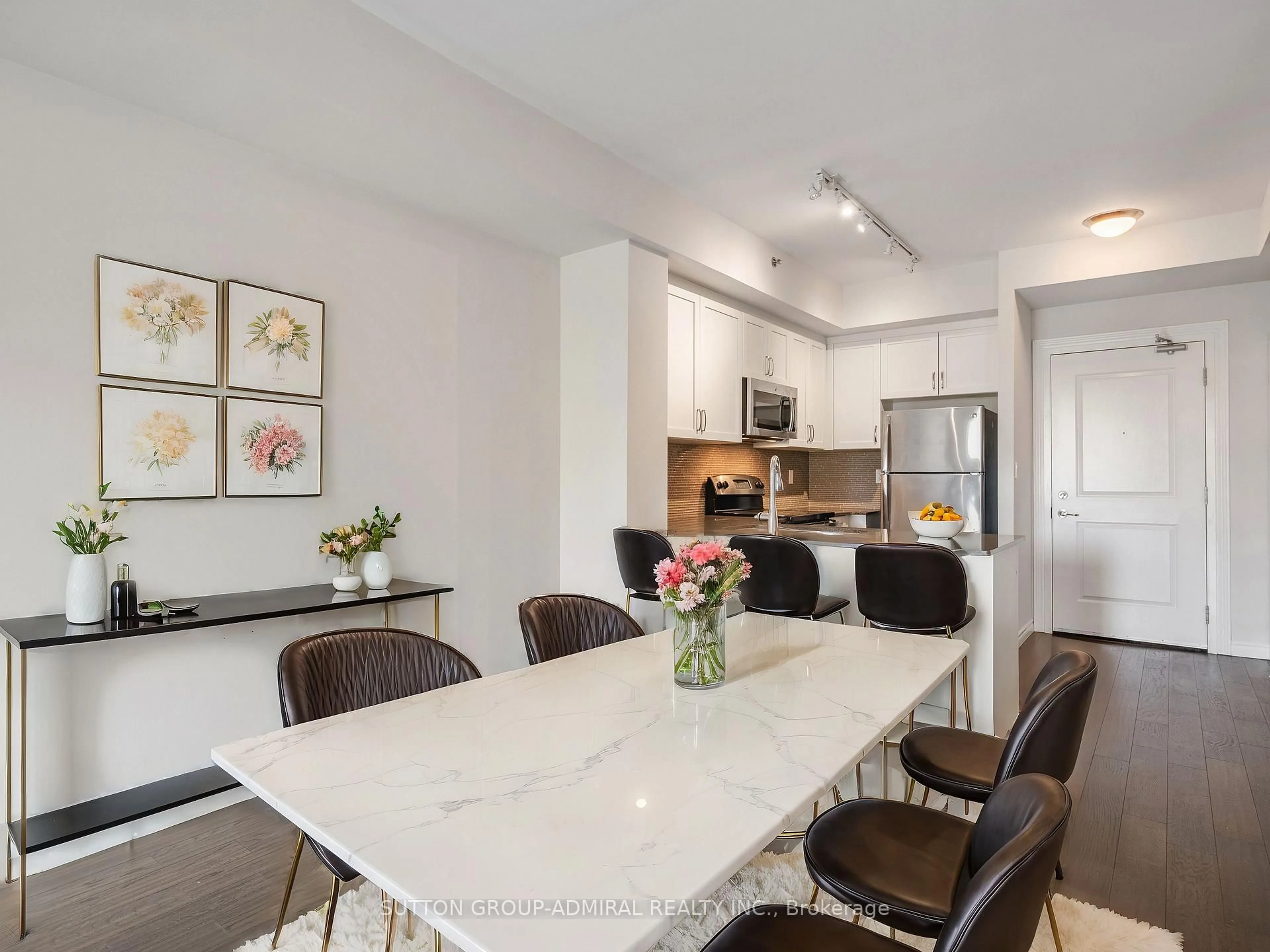 Open concept kitchen, ceramic/tile floor for 34 Plains Rd #204, Burlington Ontario L7T 0B9