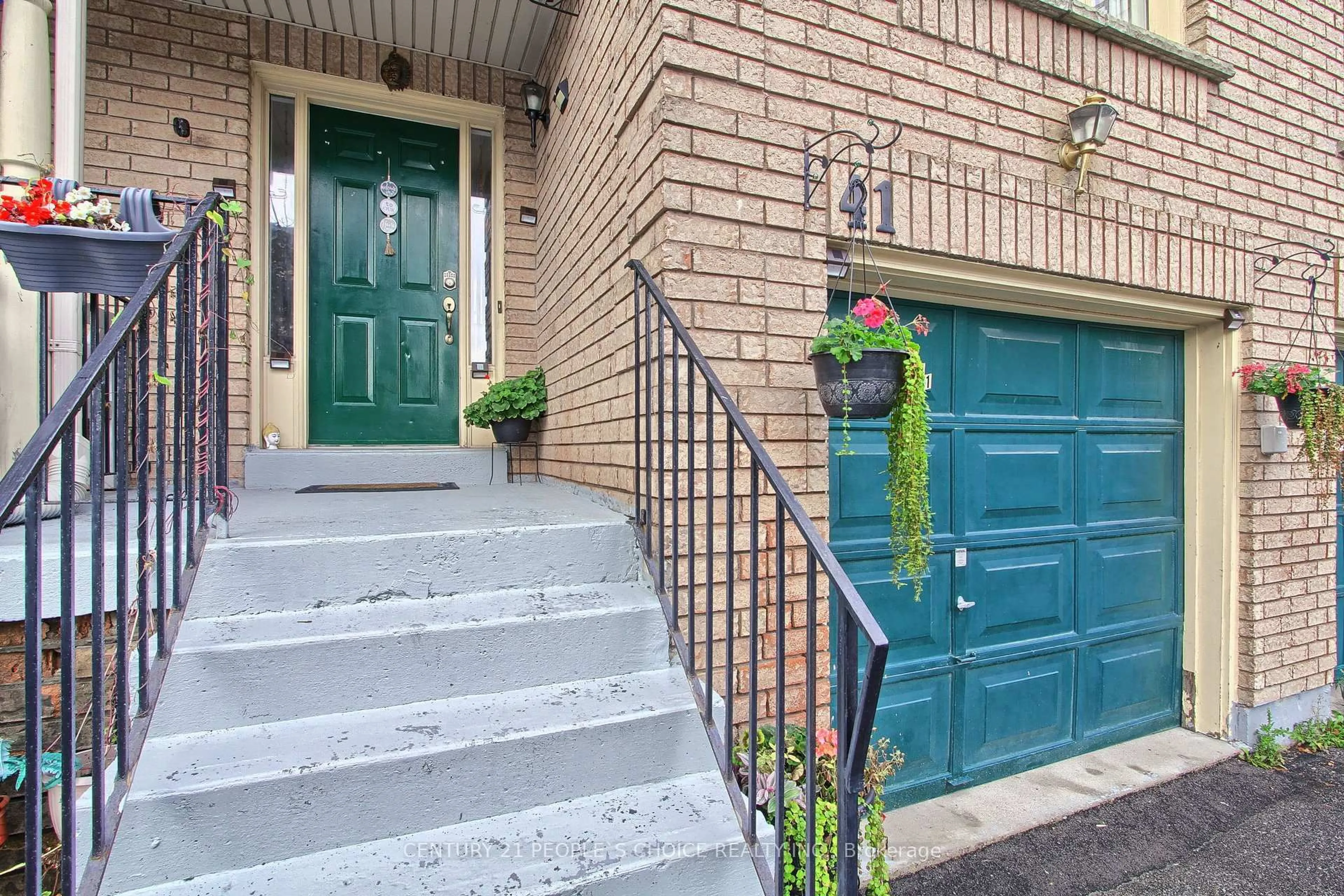 Indoor entryway for 2 Sir Lou Dr #41, Brampton Ontario L6Y 5A8