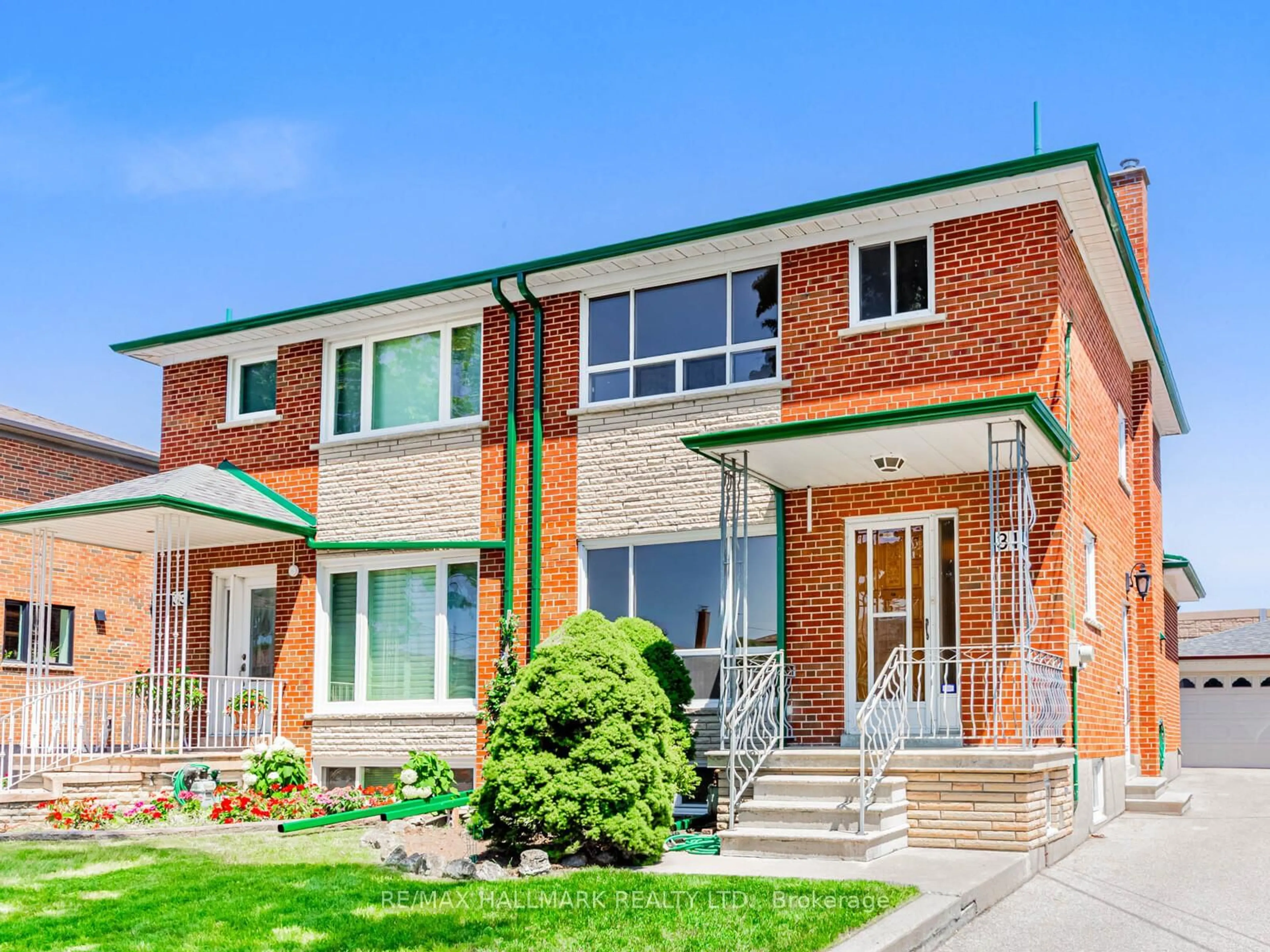 Home with brick exterior material, street for 31 Woodenhill Crt, Toronto Ontario M6M 1K8