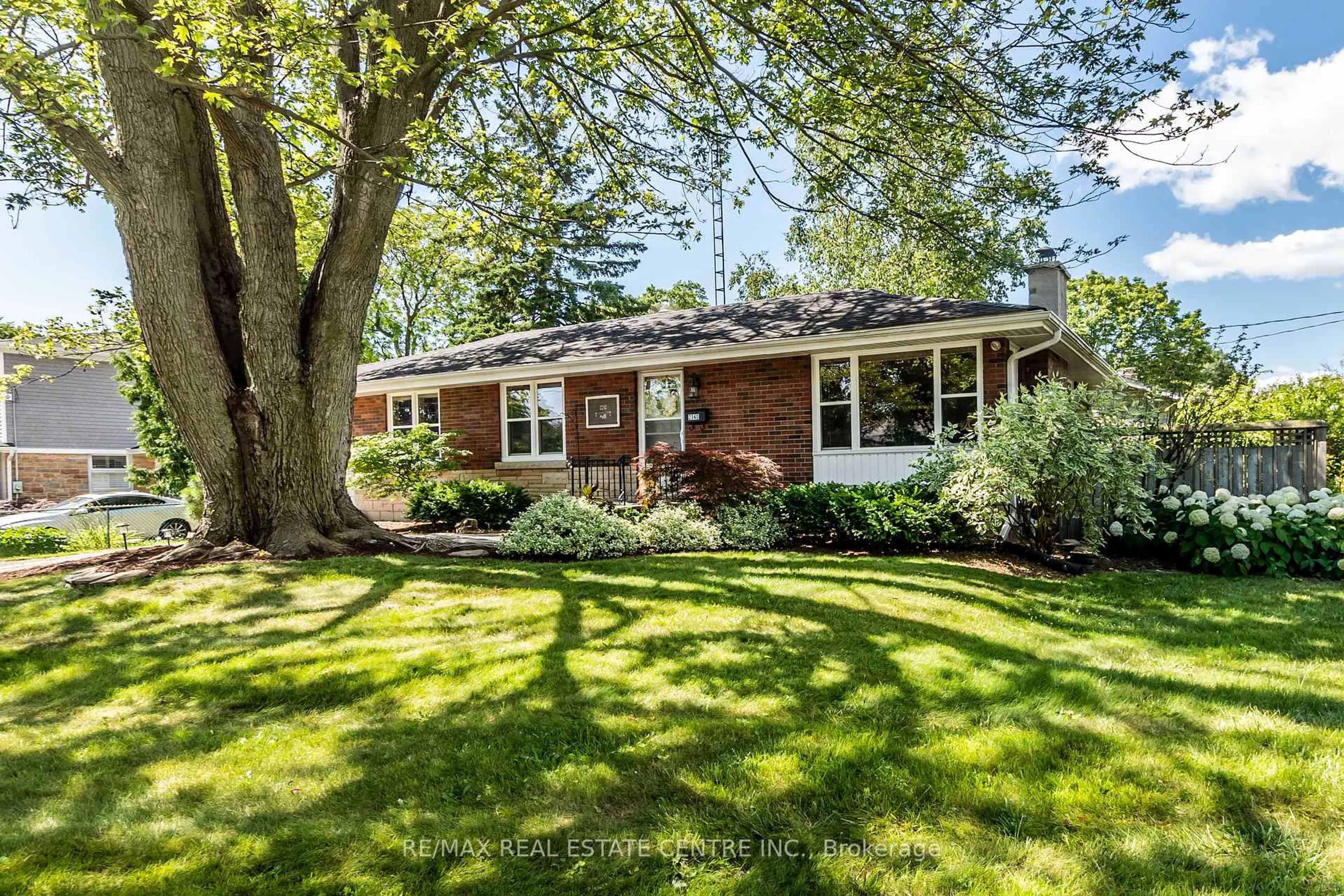 Home with brick exterior material, street for 2340 Sharron St, Burlington Ontario L7R 1W7