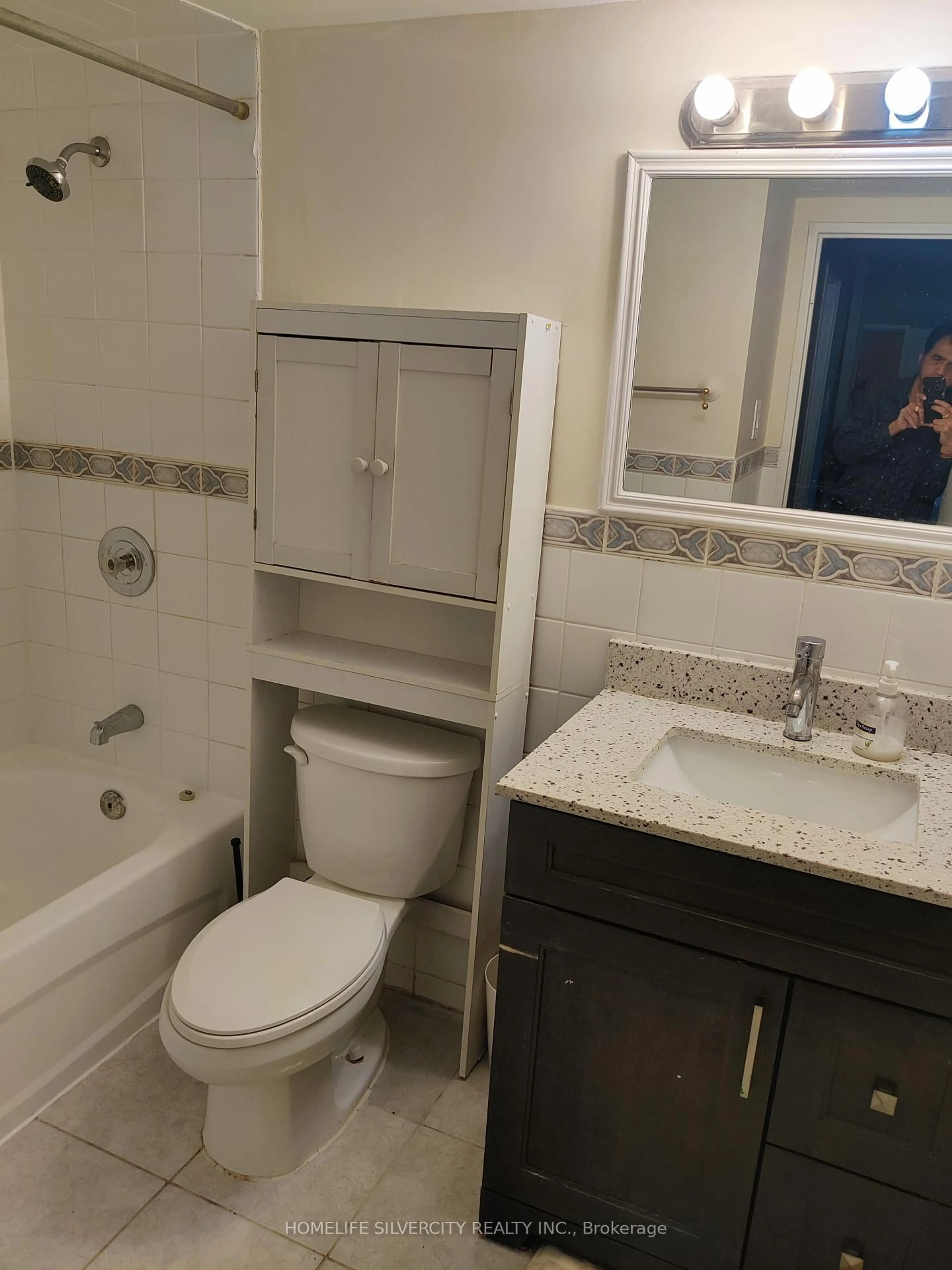 Standard bathroom, ceramic/tile floor for 3555 Derry Rd #206, Mississauga Ontario L4T 1B1
