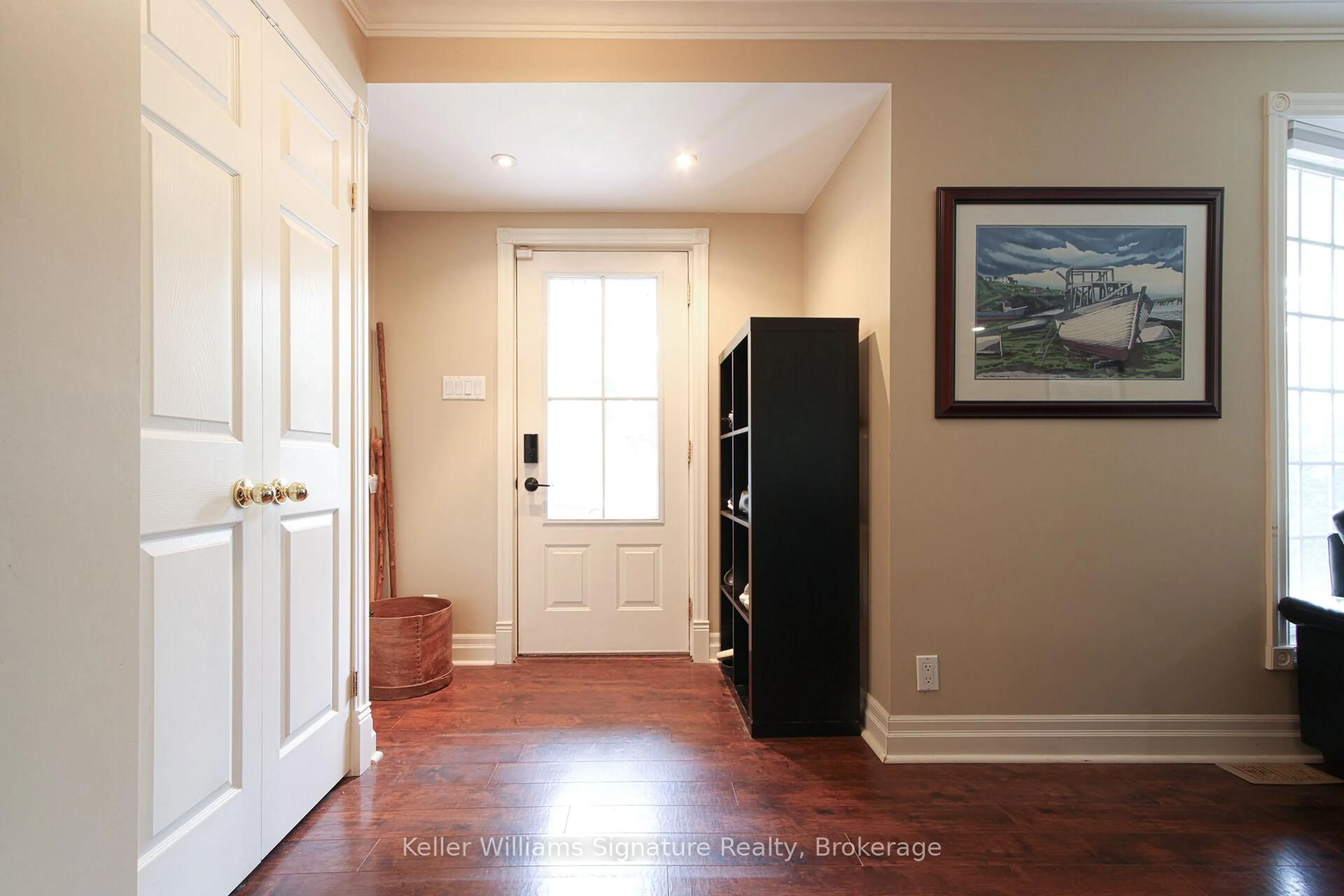 Indoor entryway for 348 Sandhurst Dr, Oakville Ontario L6L 3Y6