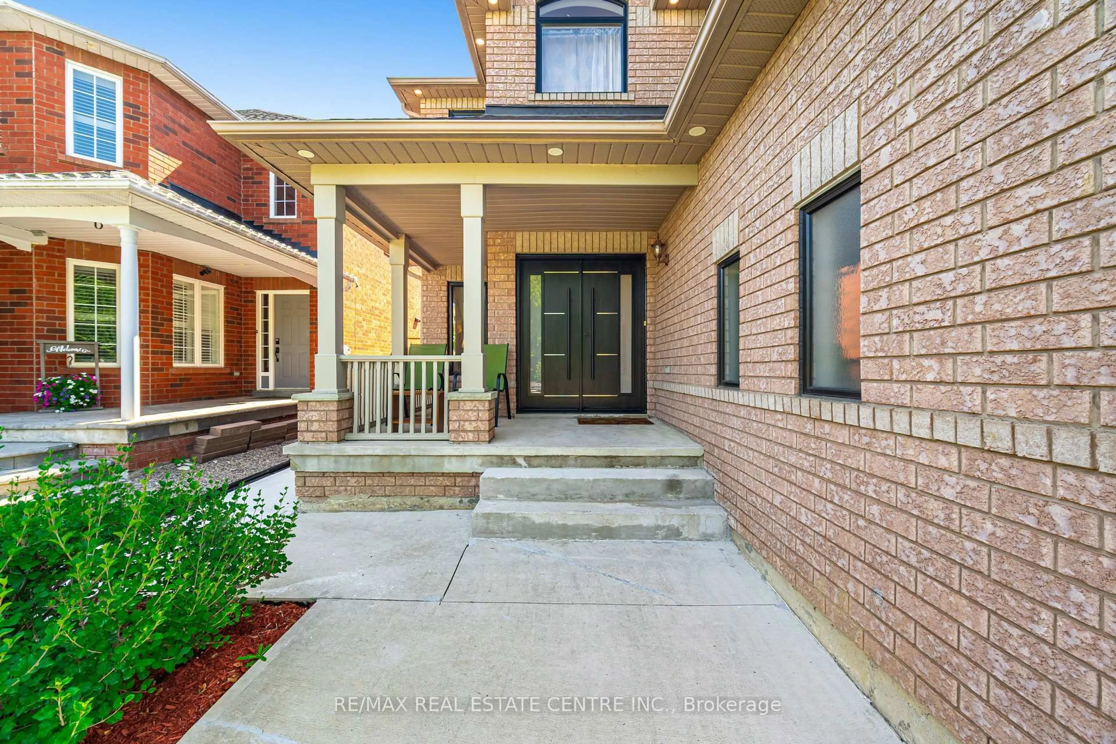 Home with brick exterior material, street for 46 LAKEFIELD Rd, Brampton Ontario L7A 1W6