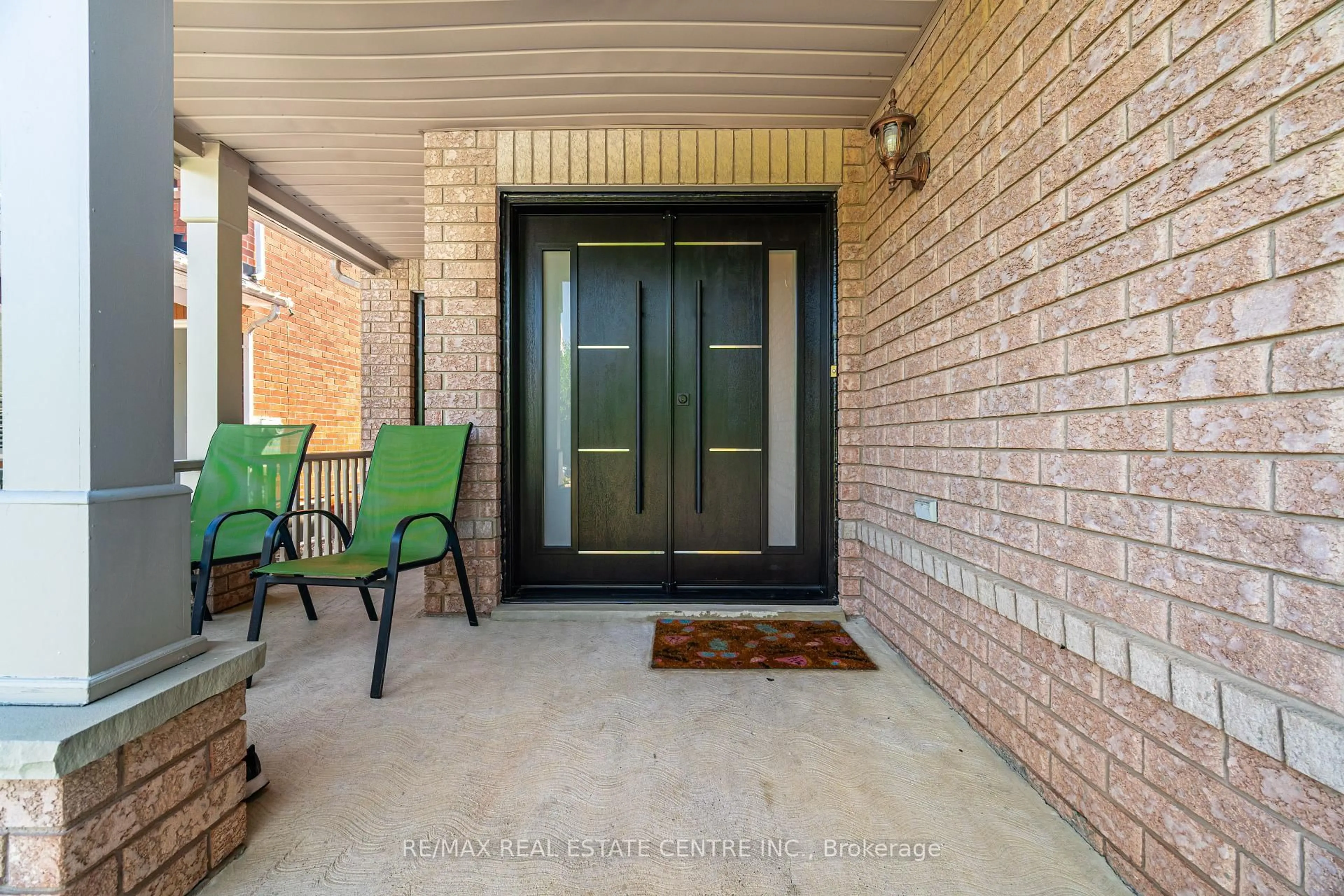 Indoor entryway for 46 LAKEFIELD Rd, Brampton Ontario L7A 1W6
