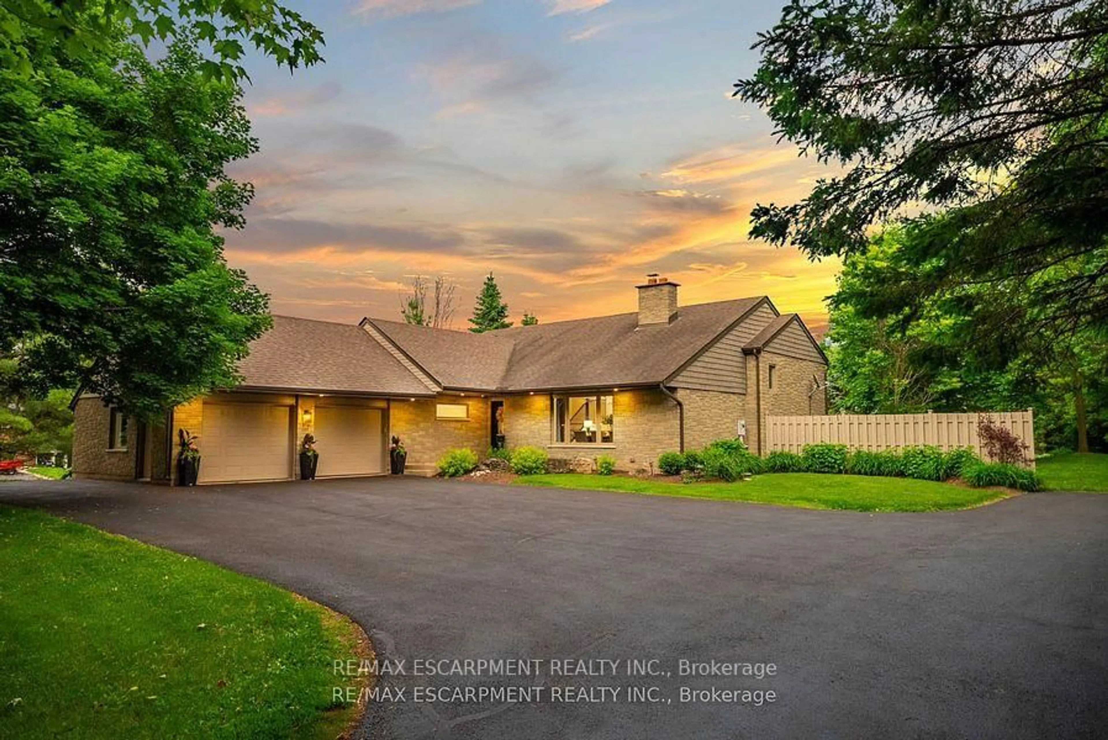 A pic from outside/outdoor area/front of a property/back of a property/a pic from drone, mountain view for 2038 15TH SIDE Rd, Milton Ontario L0P 1J0