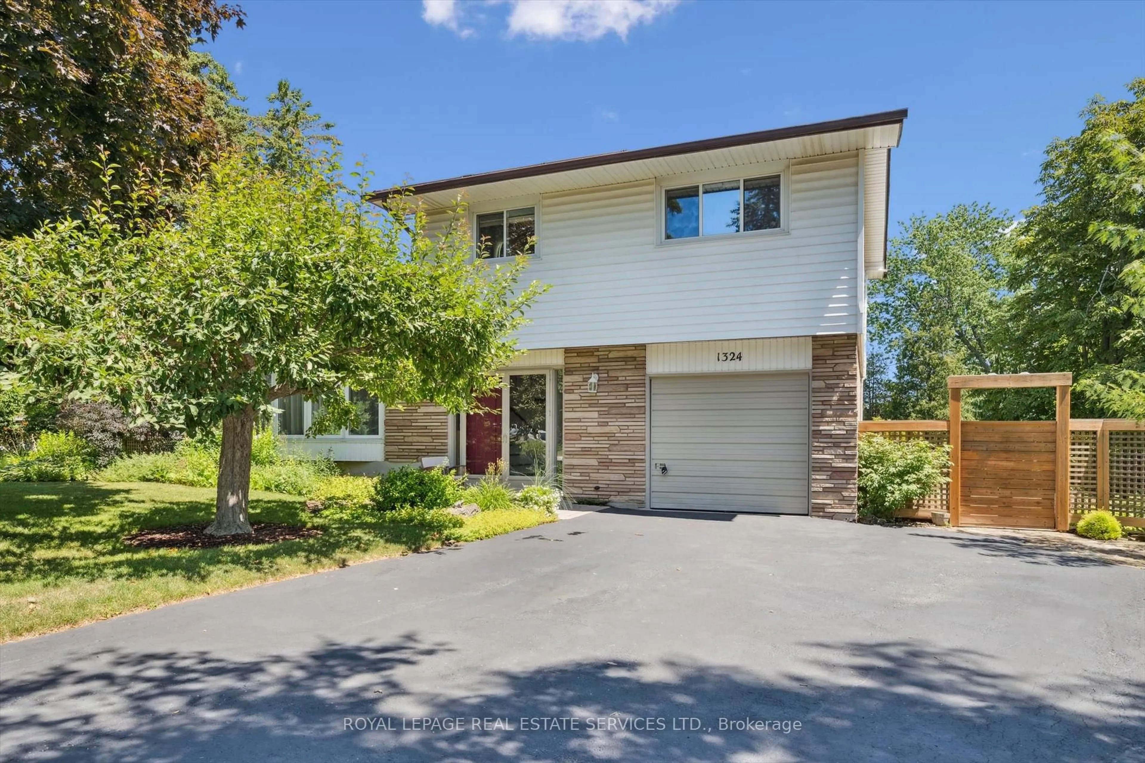 Home with brick exterior material, street for 1324 Elgin Cres, Oakville Ontario L6H 2J7