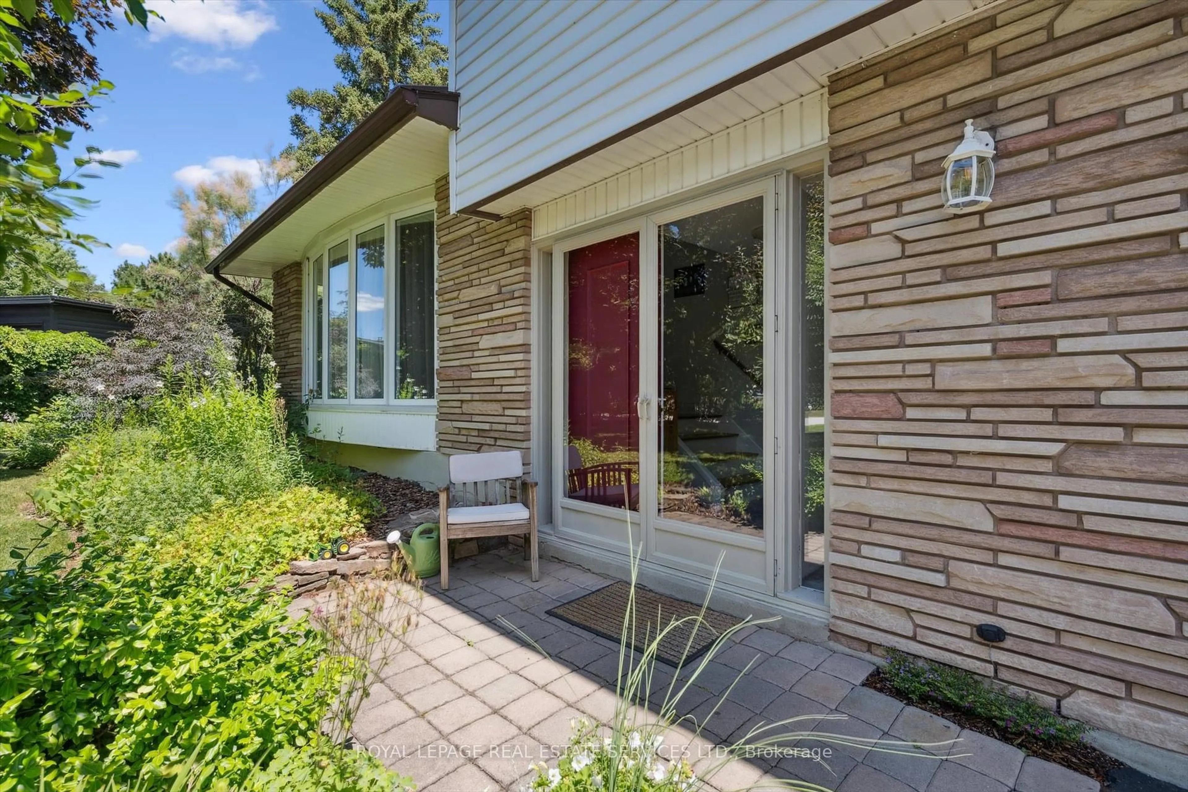 Home with brick exterior material, street for 1324 Elgin Cres, Oakville Ontario L6H 2J7