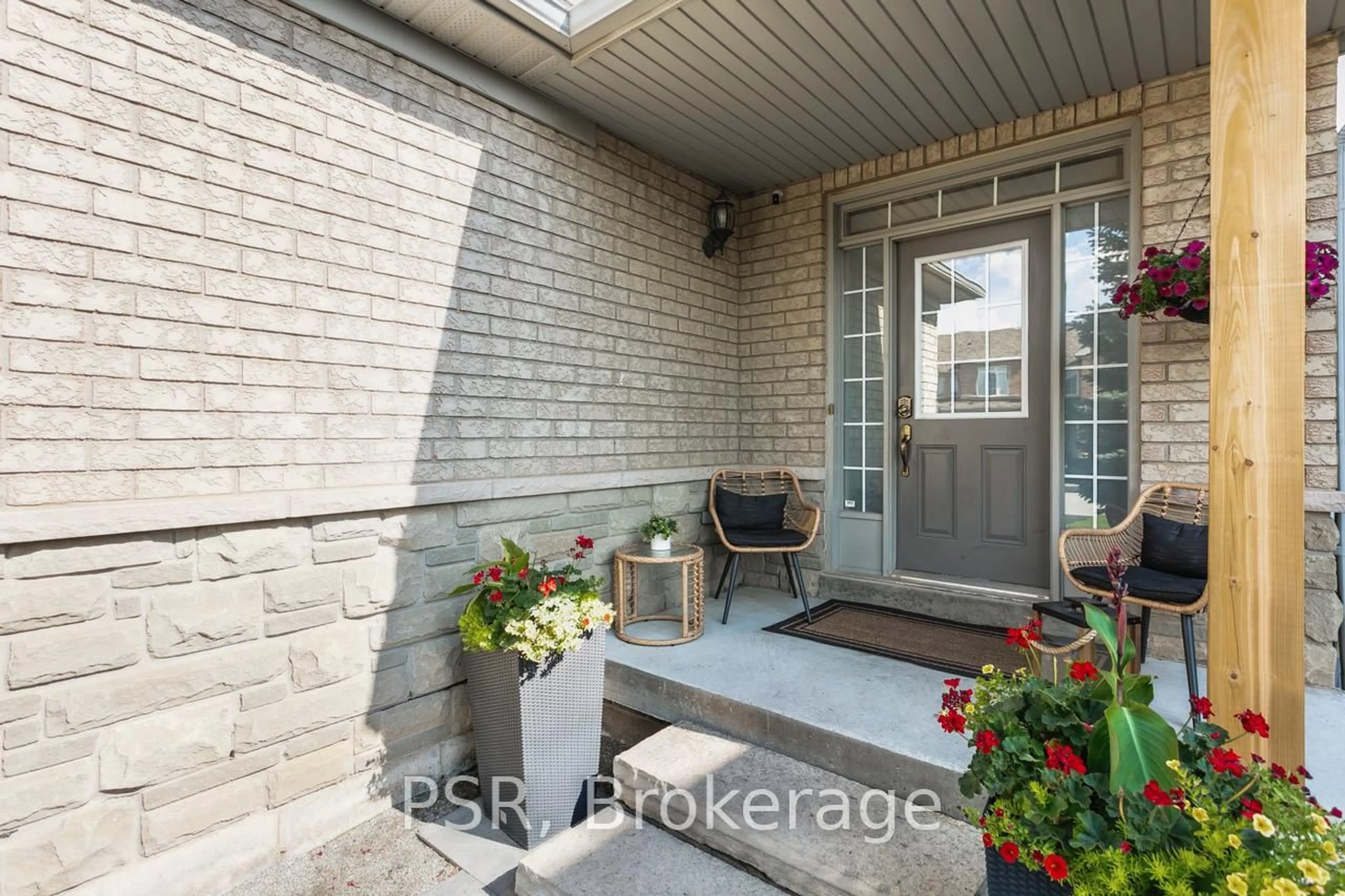 Indoor entryway for 2136 Redstone Cres, Oakville Ontario L6M 5B3