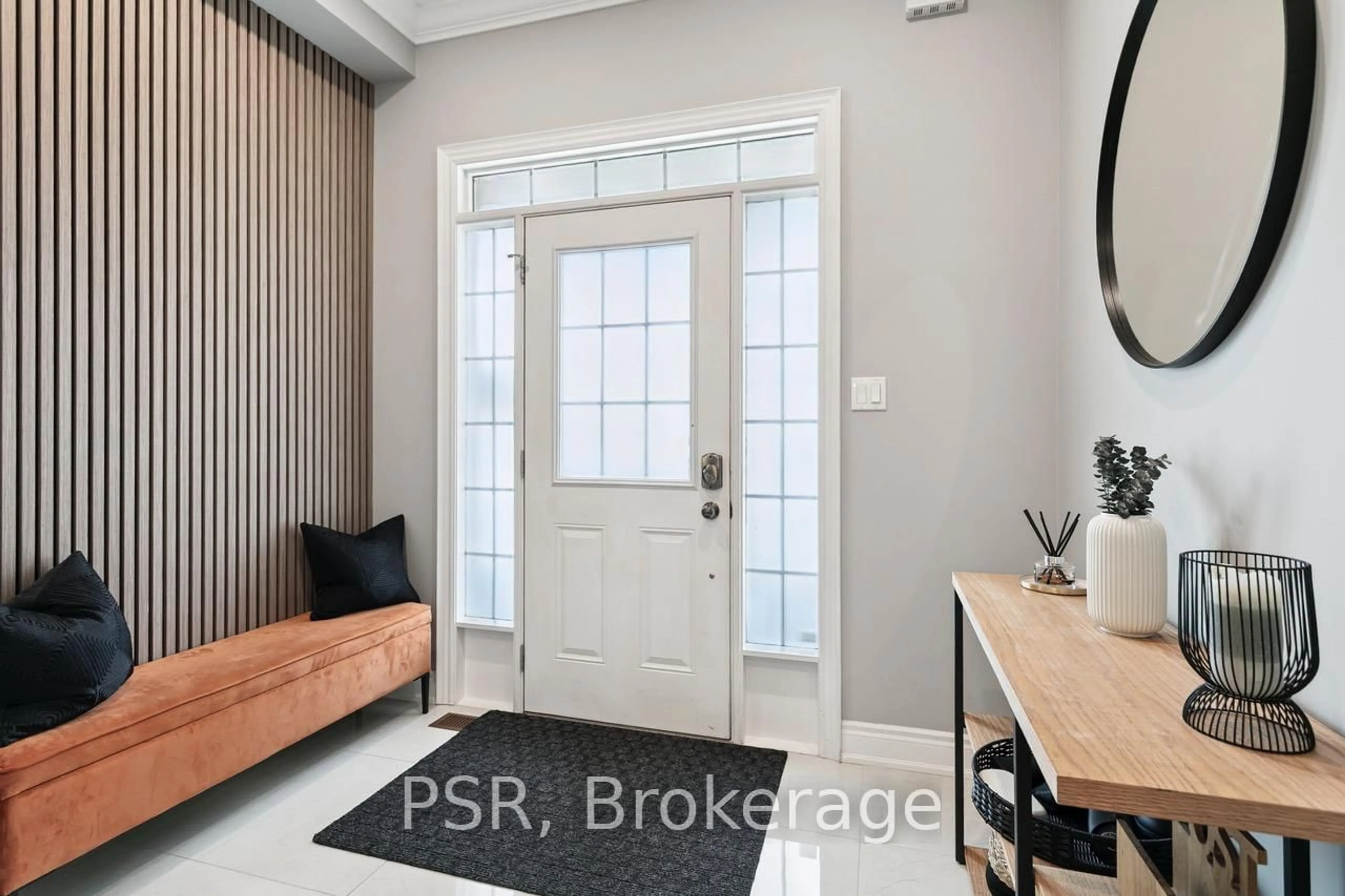 Indoor entryway for 2136 Redstone Cres, Oakville Ontario L6M 5B3
