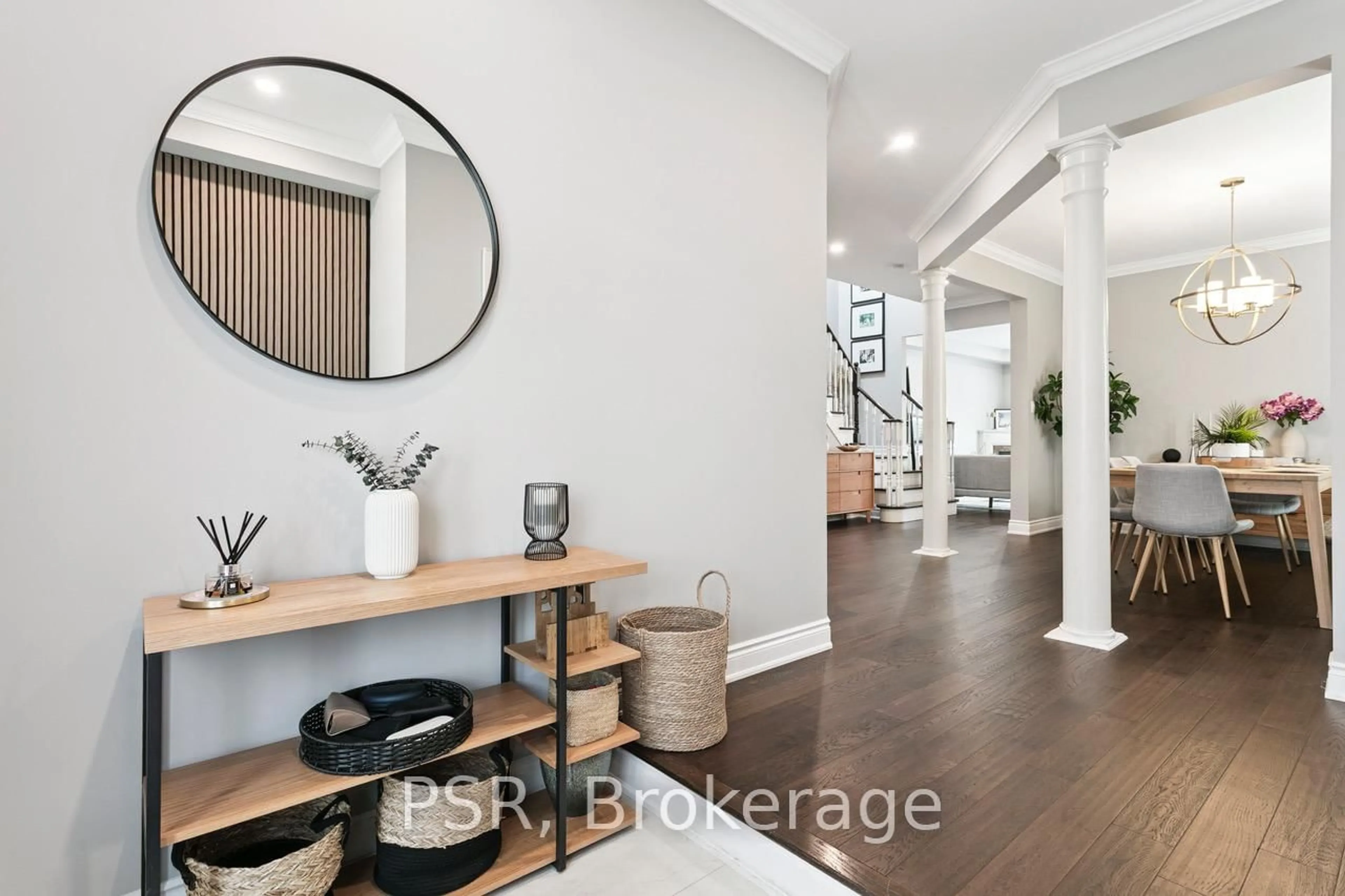 Indoor entryway for 2136 Redstone Cres, Oakville Ontario L6M 5B3
