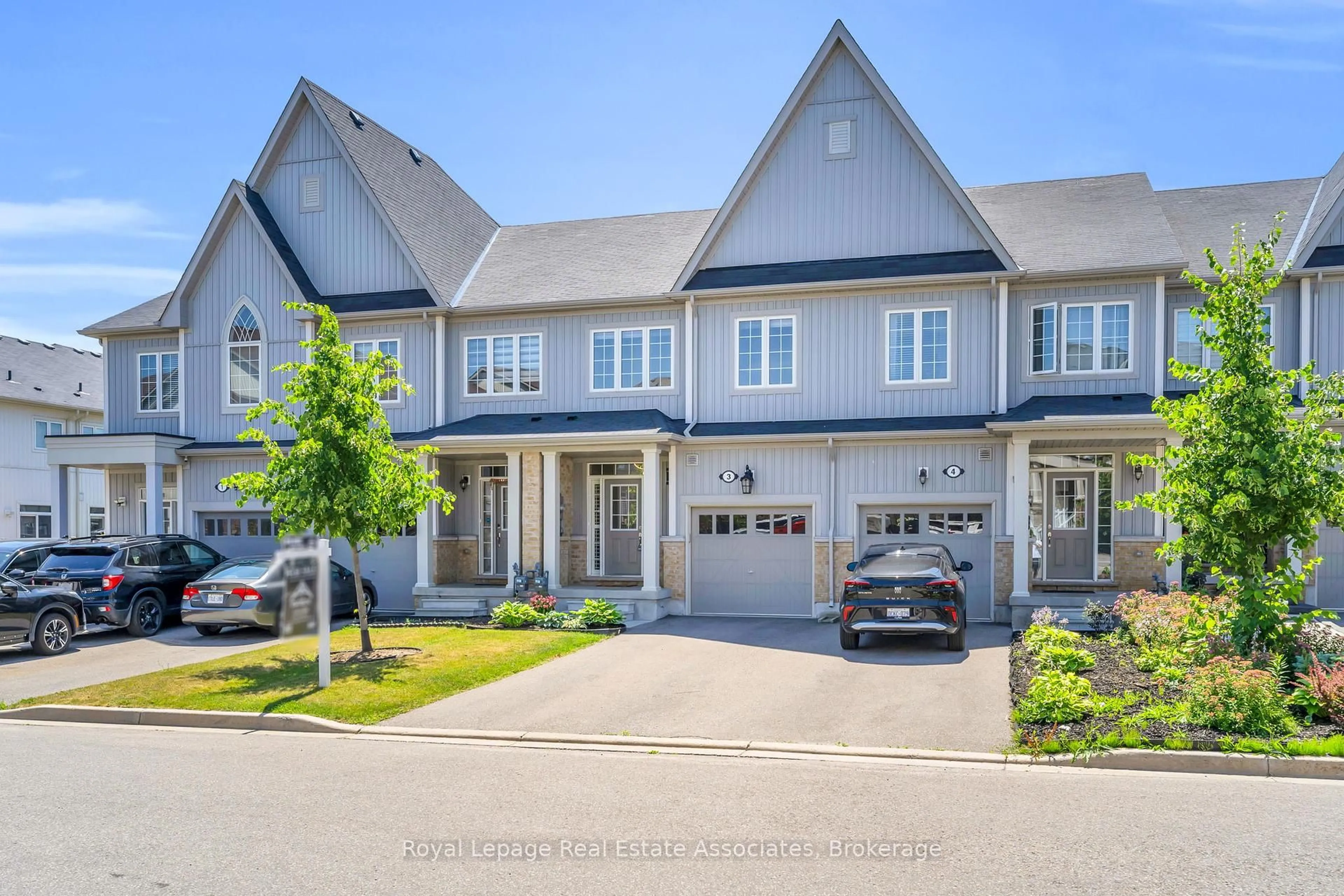 A pic from outside/outdoor area/front of a property/back of a property/a pic from drone, street for 172 Parkinson Cres #3, Orangeville Ontario L9W 6X3