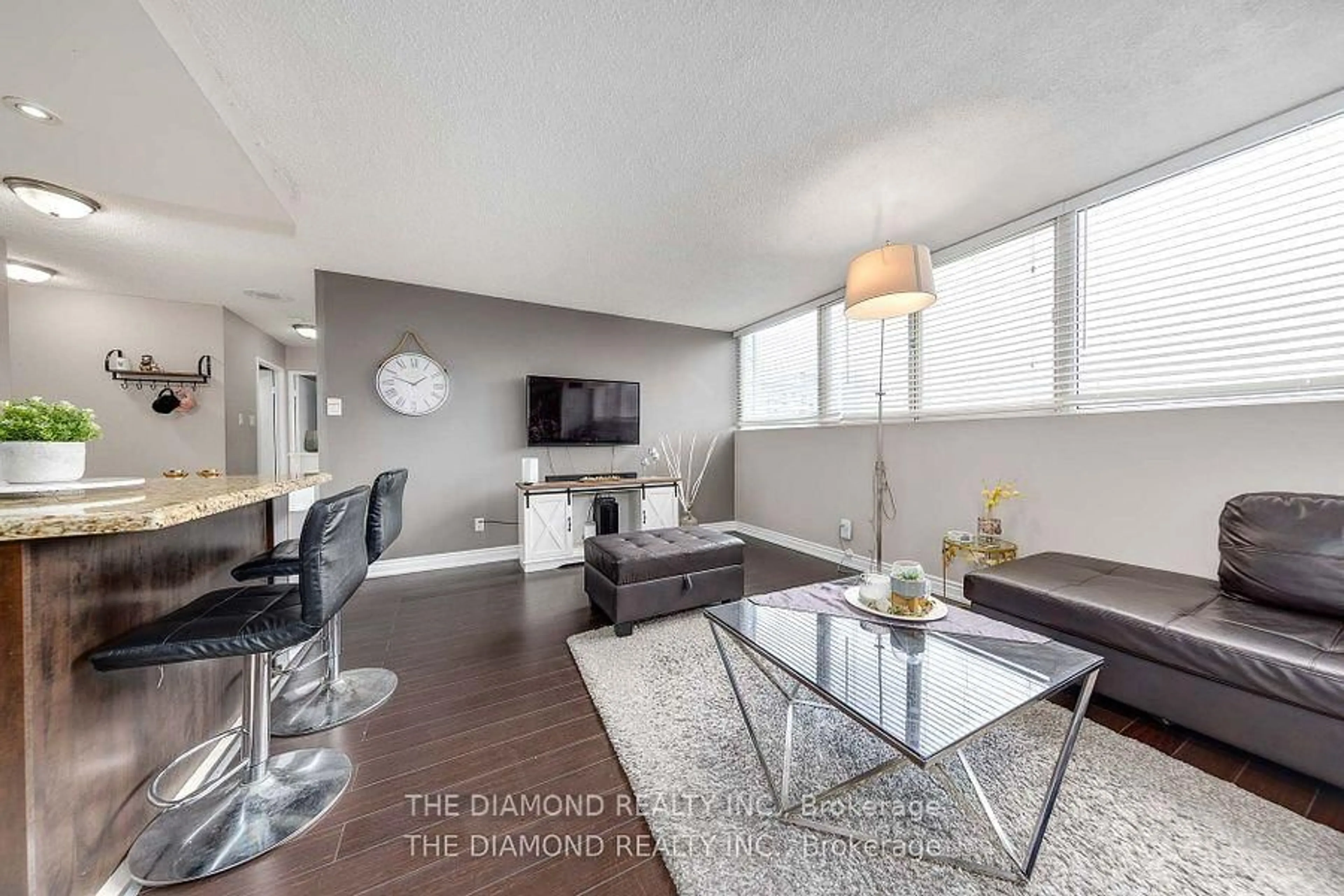 Living room with furniture, unknown for 3700 Kaneff Cres #1507, Mississauga Ontario L5A 4B8