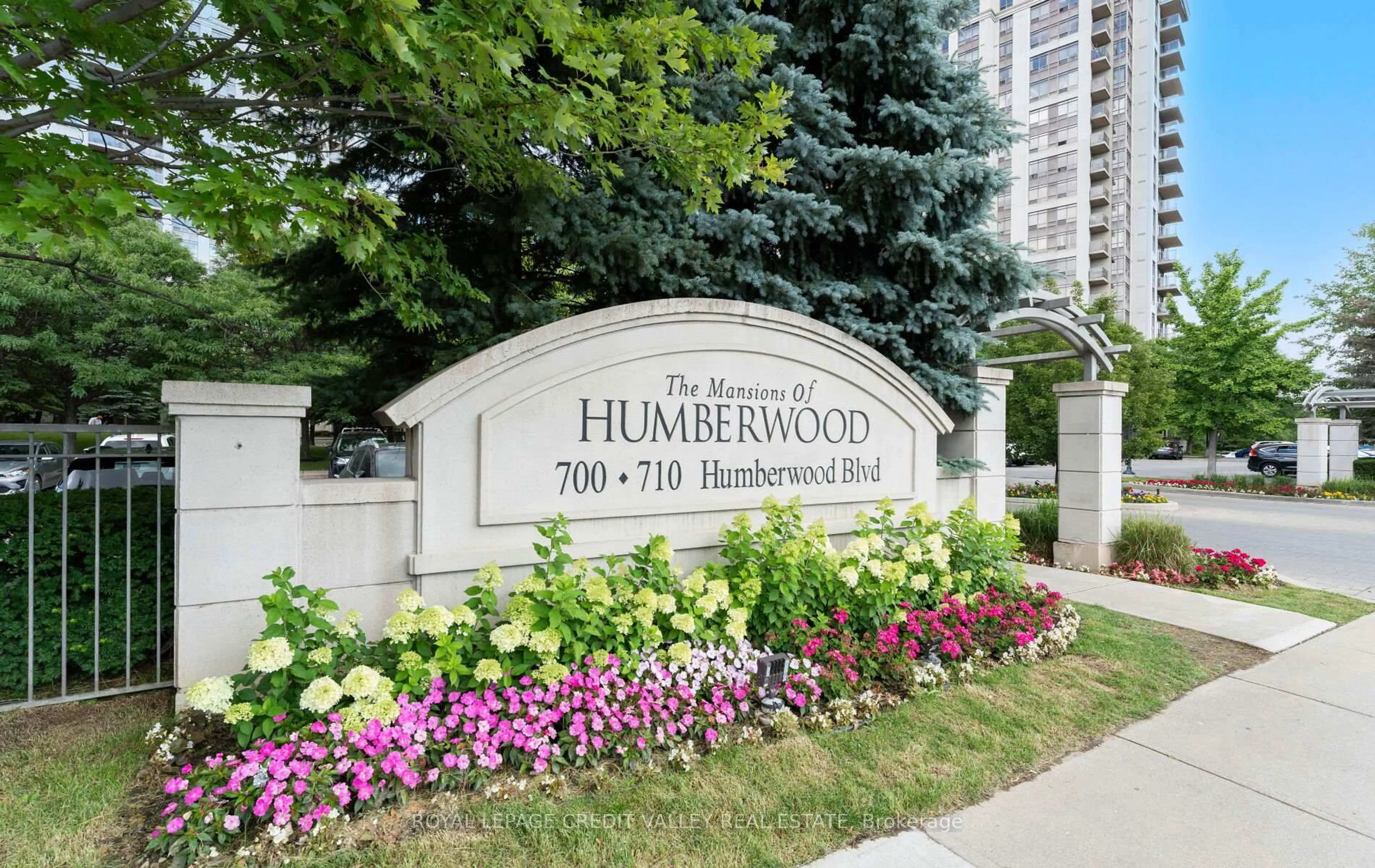 Indoor foyer for 700 Humberwood Blvd #2023, Toronto Ontario M9W 7J4