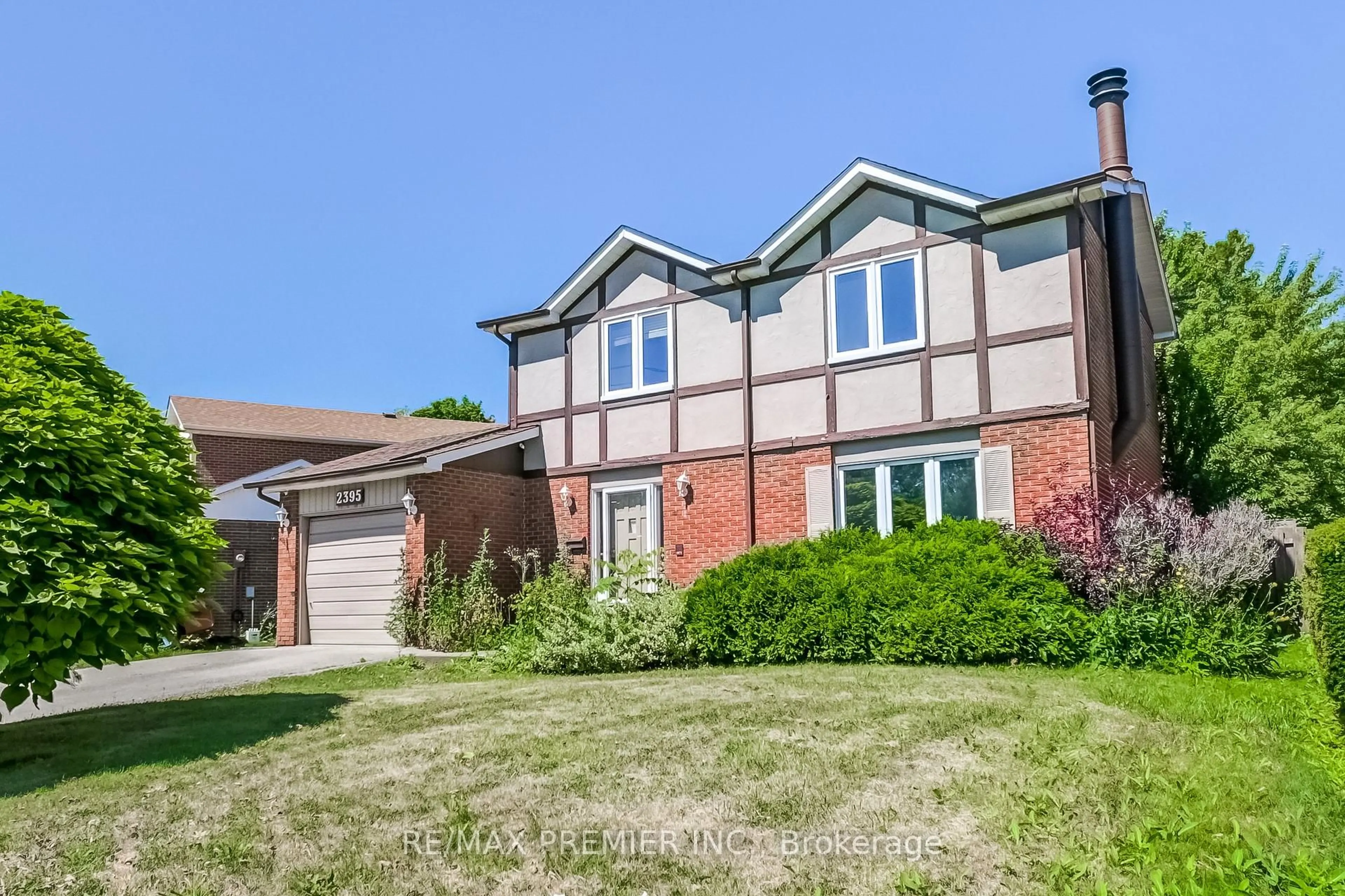 Home with brick exterior material, street for 2395 Benedet Dr, Mississauga Ontario L5J 4H5