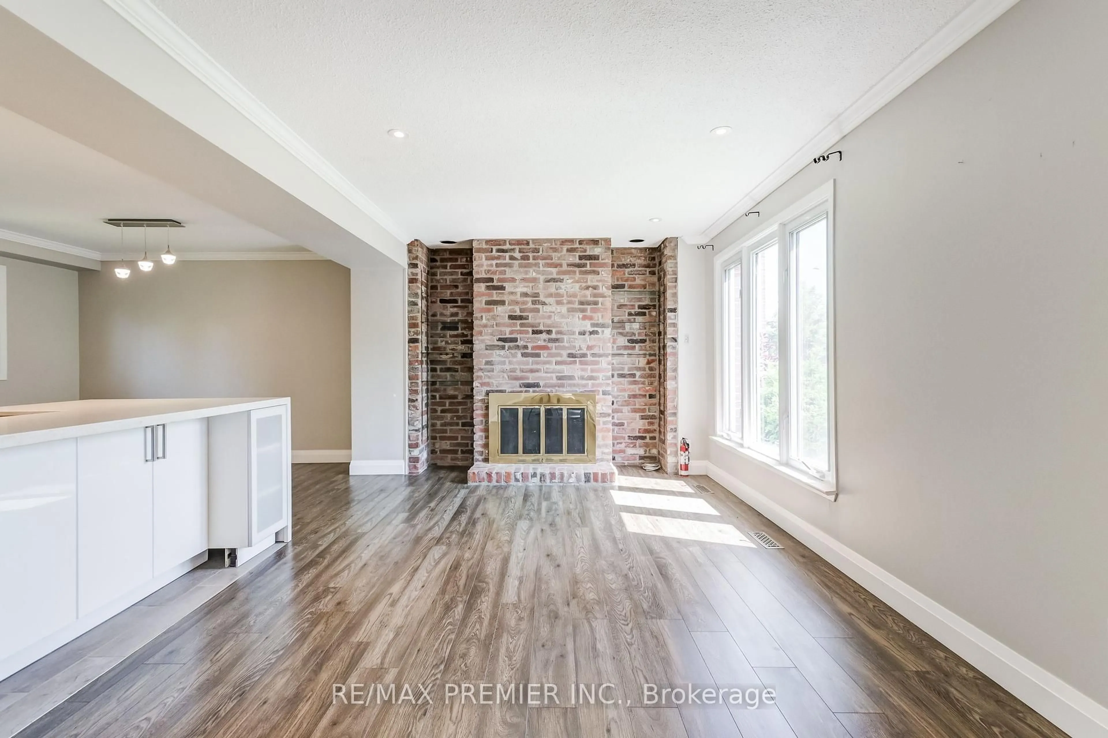 Unknown for 2395 Benedet Dr, Mississauga Ontario L5J 4H5