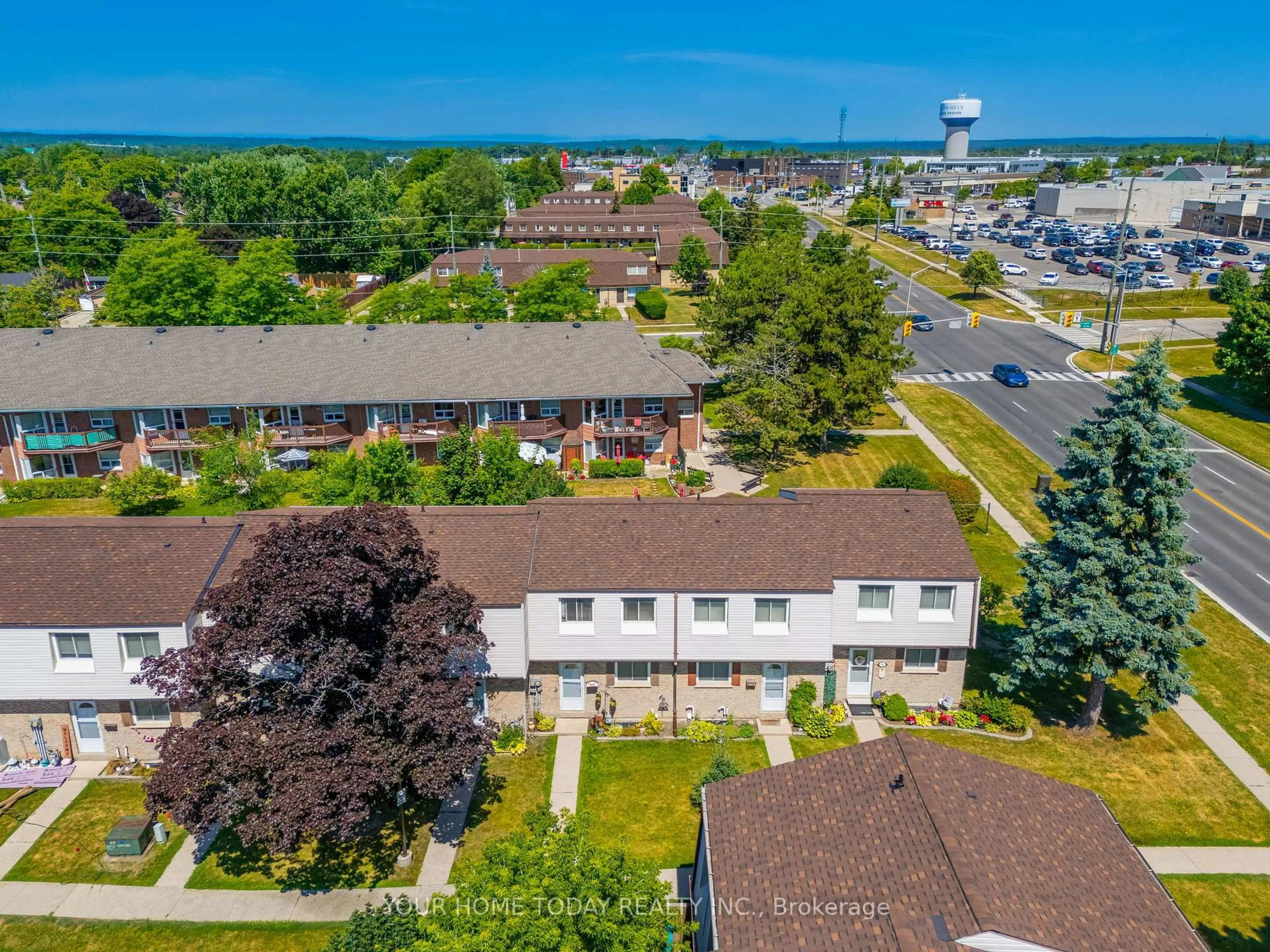 A pic from outside/outdoor area/front of a property/back of a property/a pic from drone, unknown for 46 Mountainview Rd #29, Halton Hills Ontario L7G 4K5