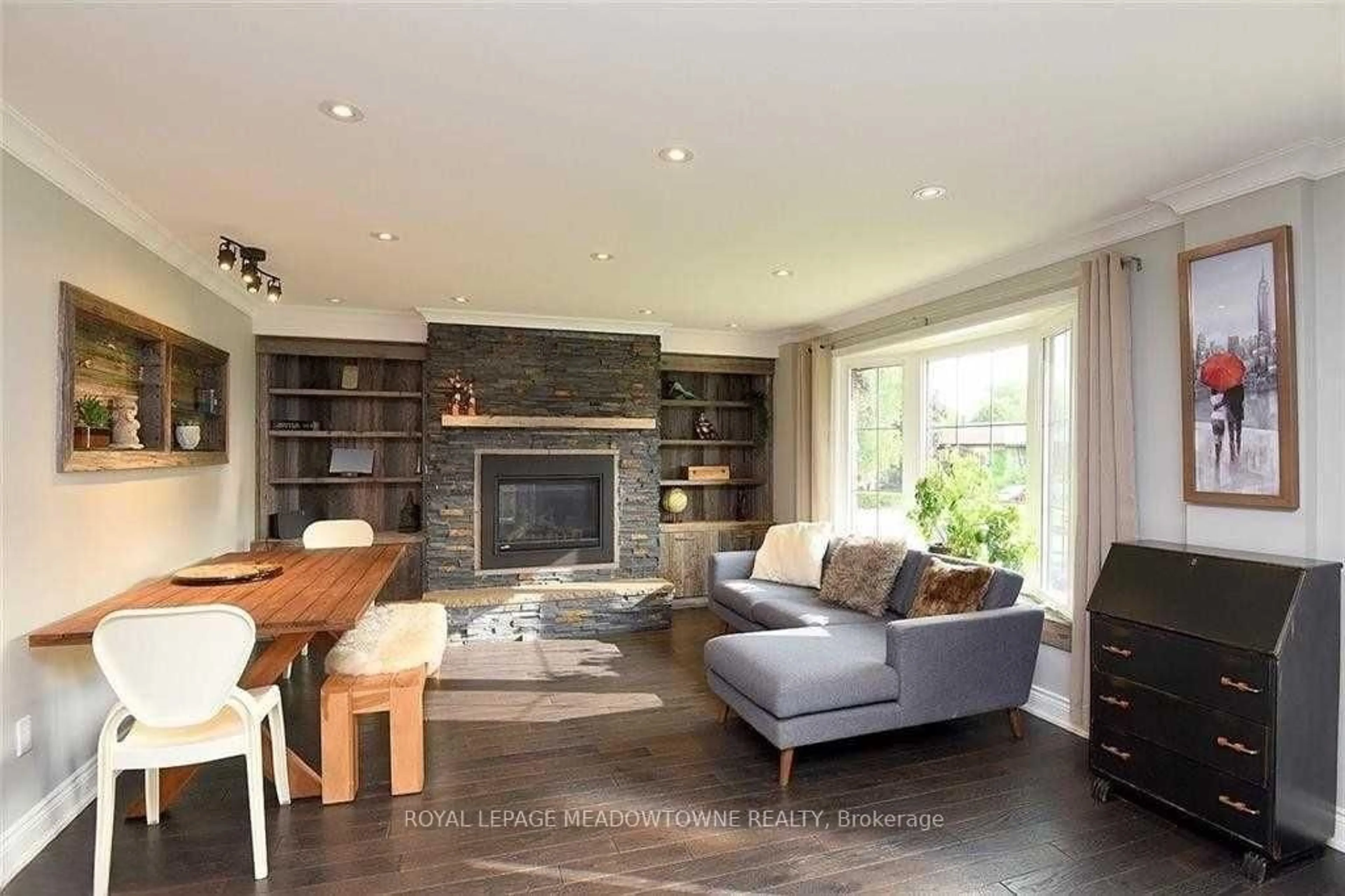 Living room with furniture, wood/laminate floor for 1149 Stanley Dr, Burlington Ontario L7P 2K6