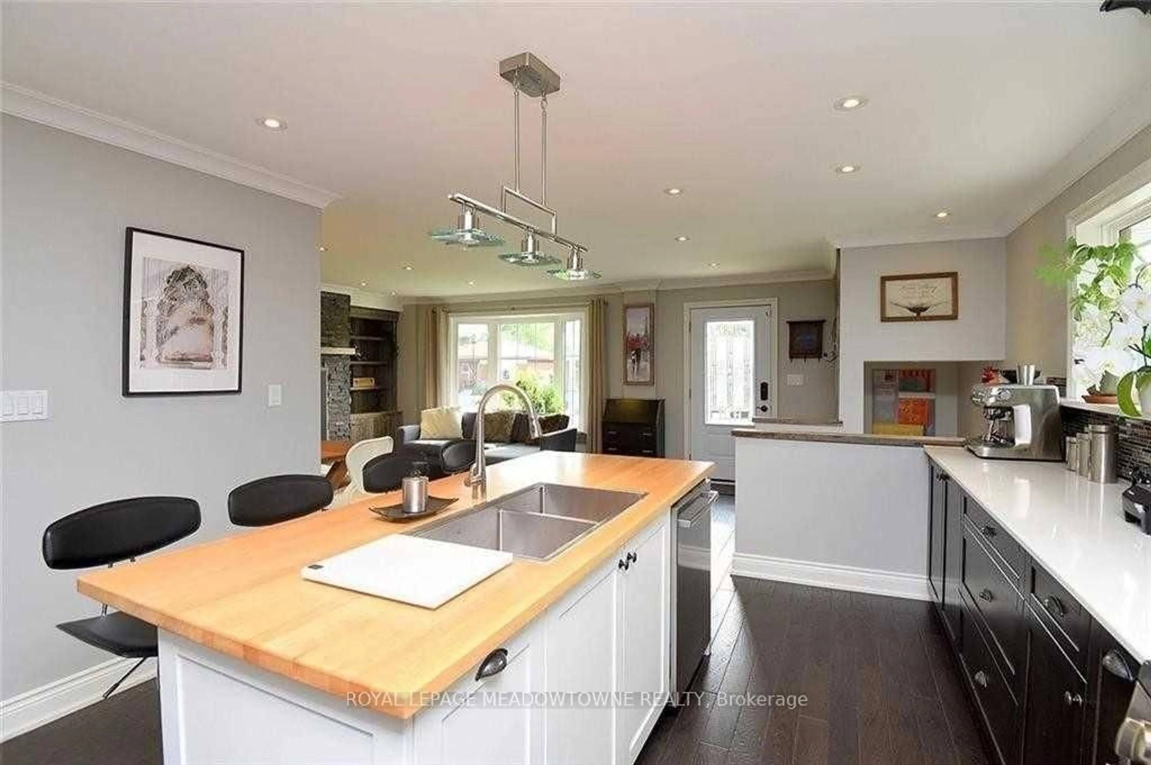 Contemporary kitchen, wood/laminate floor for 1149 Stanley Dr, Burlington Ontario L7P 2K6