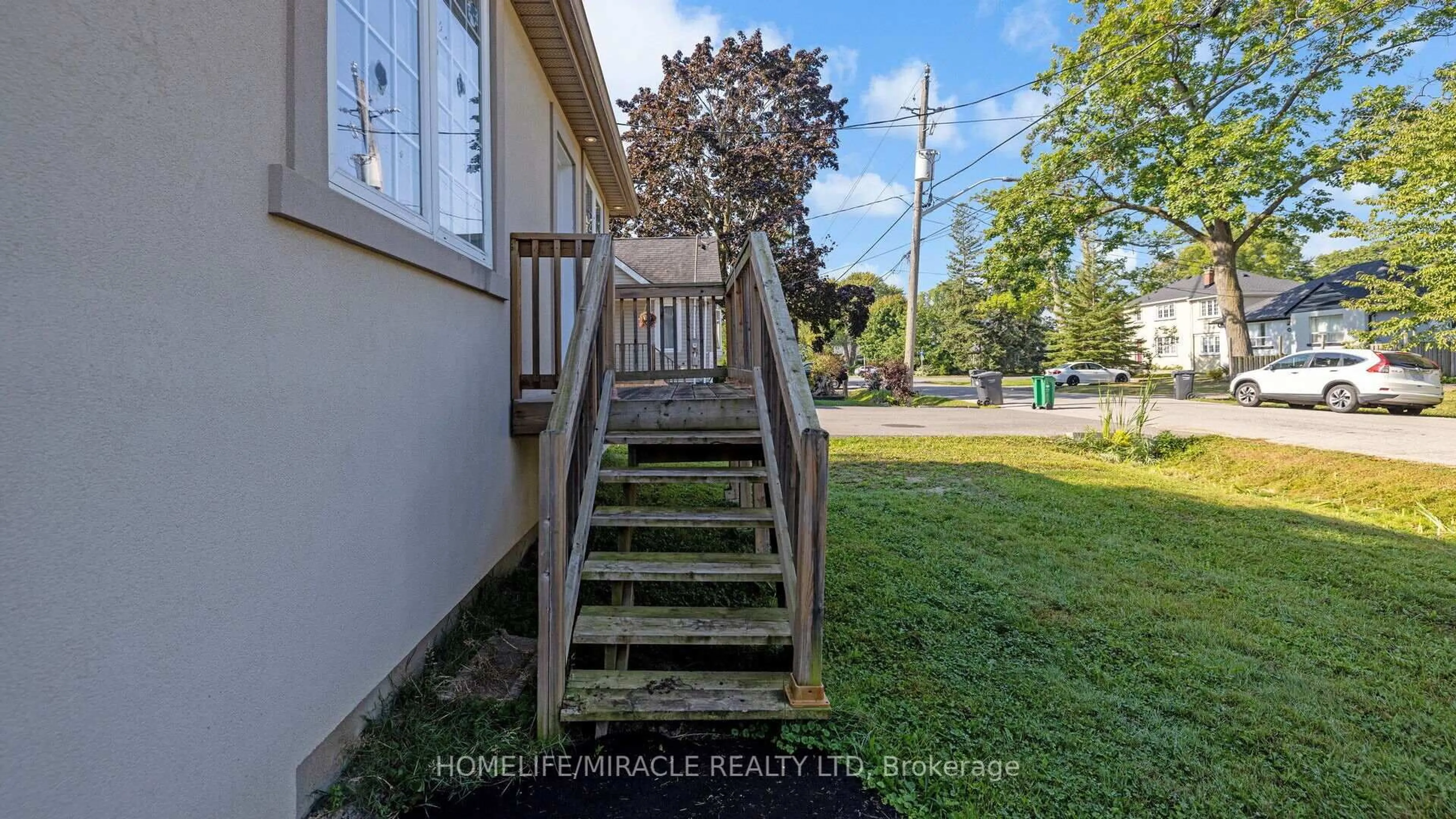Unknown for 112 Troy St, Mississauga Ontario L5G 1S7