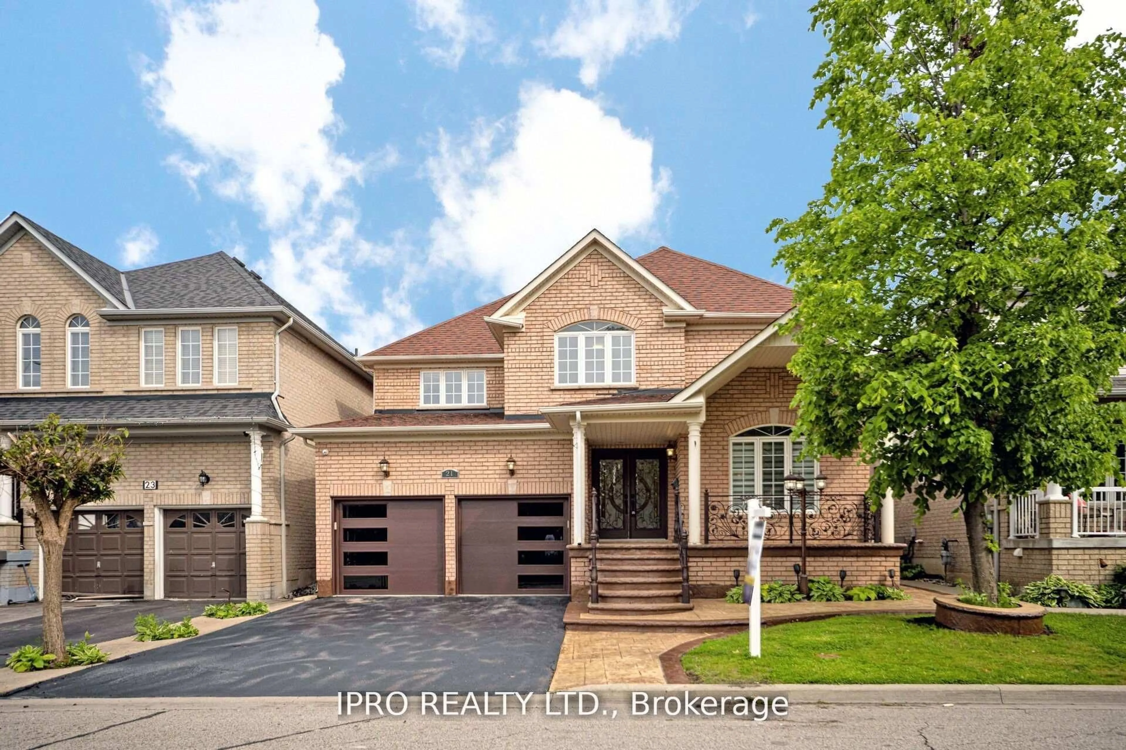 Home with brick exterior material, street for 21 Sandway Dr, Brampton Ontario L7A 2T9