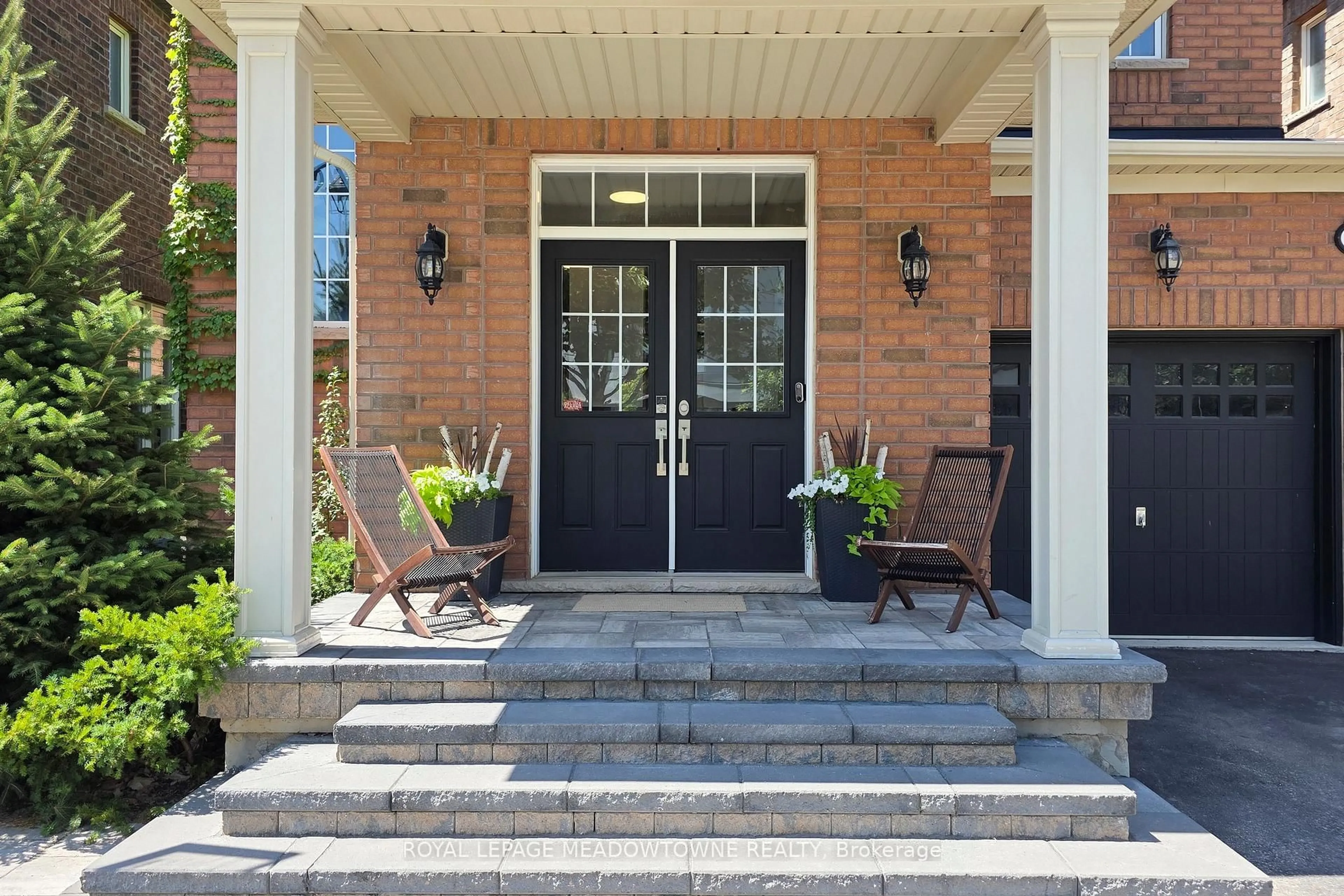 Indoor entryway for 93 Kaitting Tr, Oakville Ontario L6M 0T6