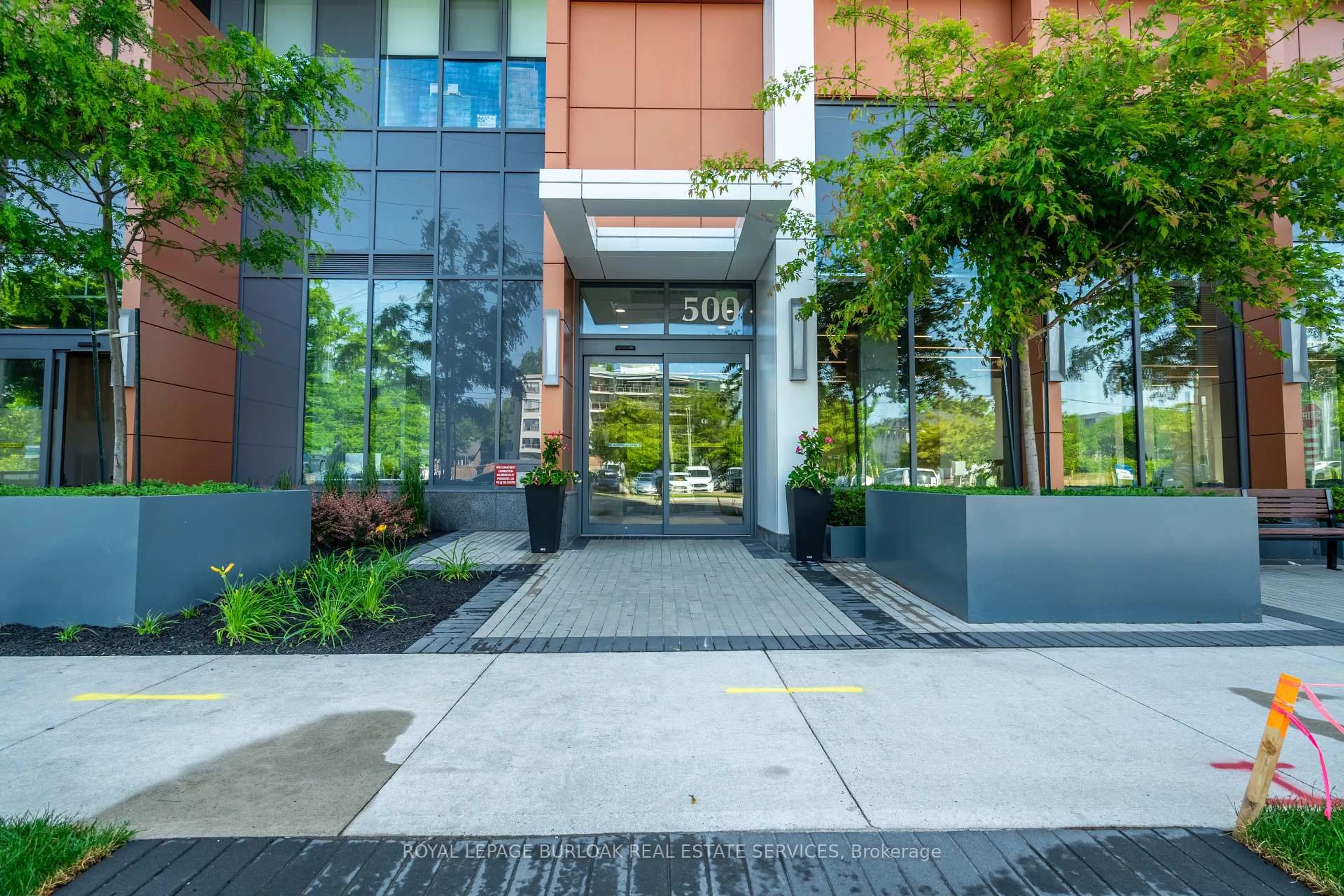 Indoor foyer for 500 Brock Ave #604, Burlington Ontario L7S 0A5
