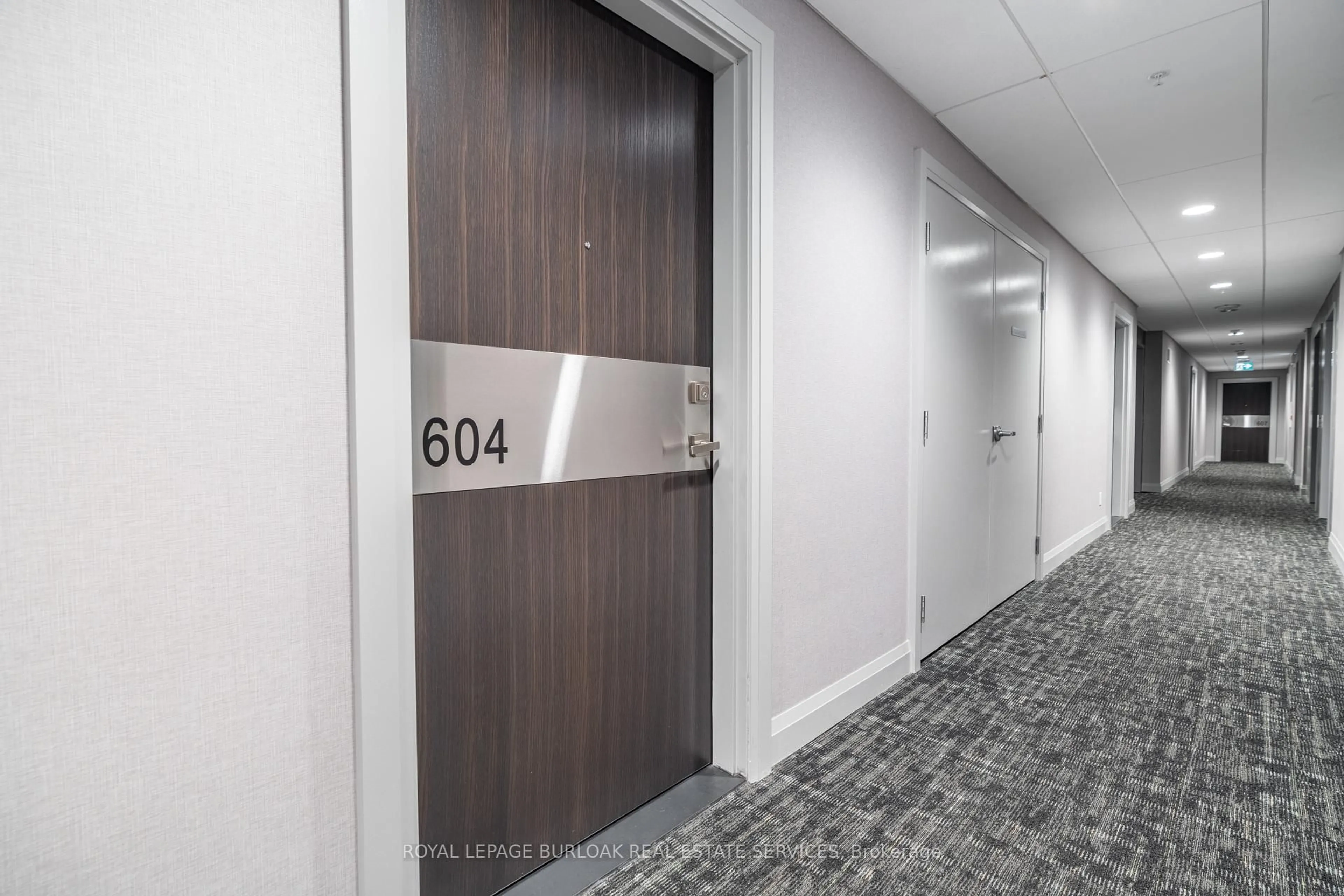 Indoor foyer for 500 Brock Ave #604, Burlington Ontario L7S 0A5