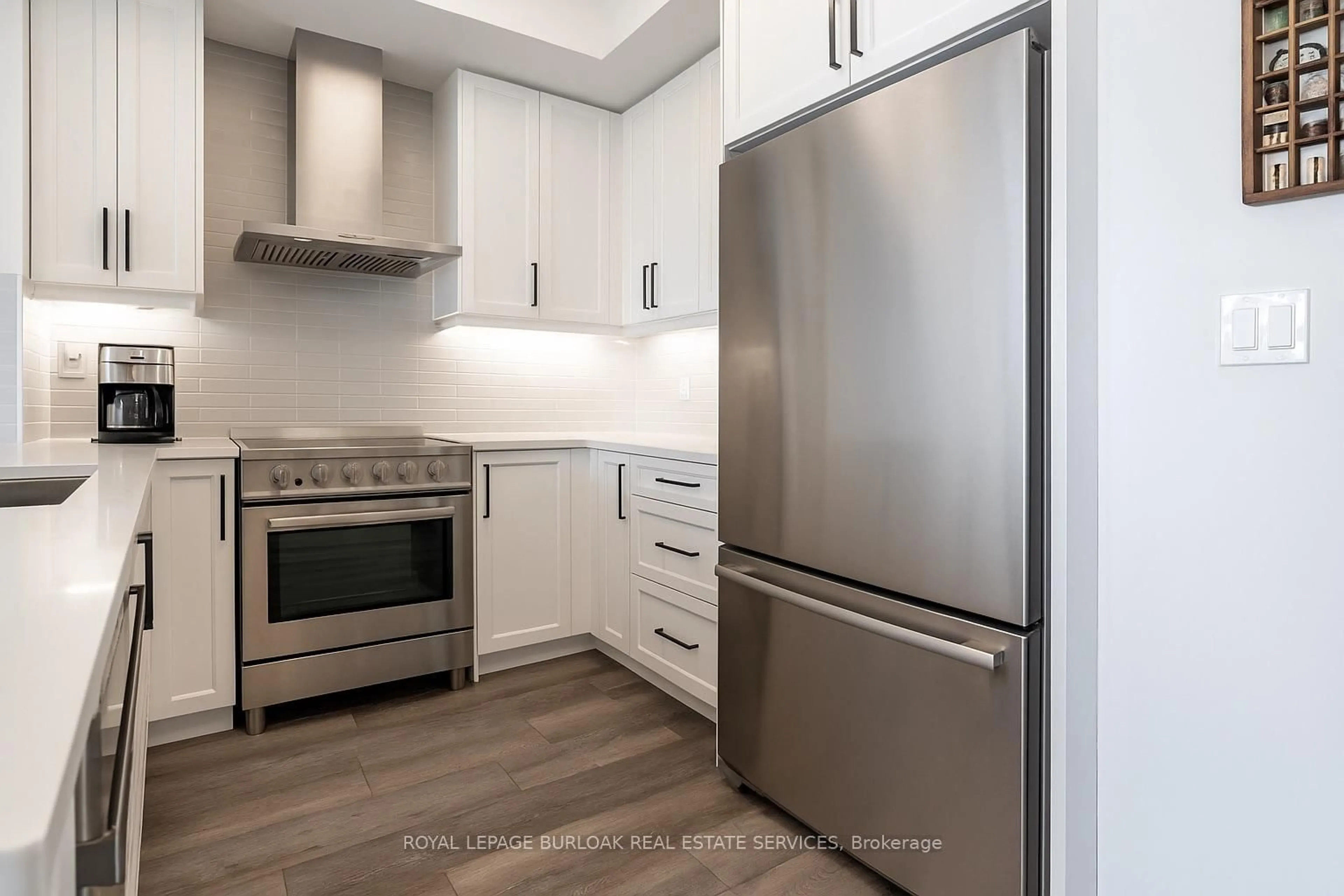 Standard kitchen, unknown for 500 Brock Ave #604, Burlington Ontario L7S 0A5