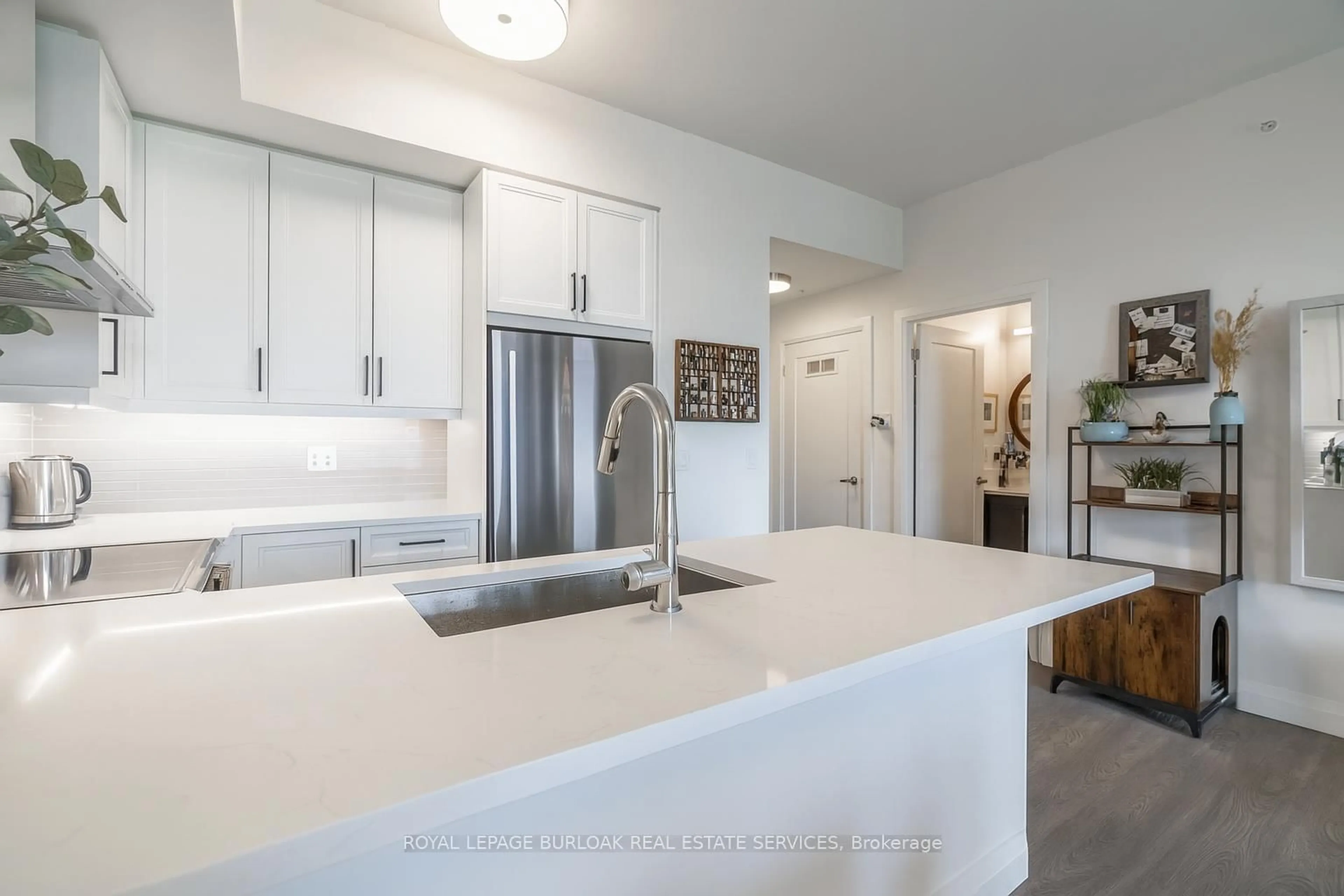Open concept kitchen, ceramic/tile floor for 500 Brock Ave #604, Burlington Ontario L7S 0A5