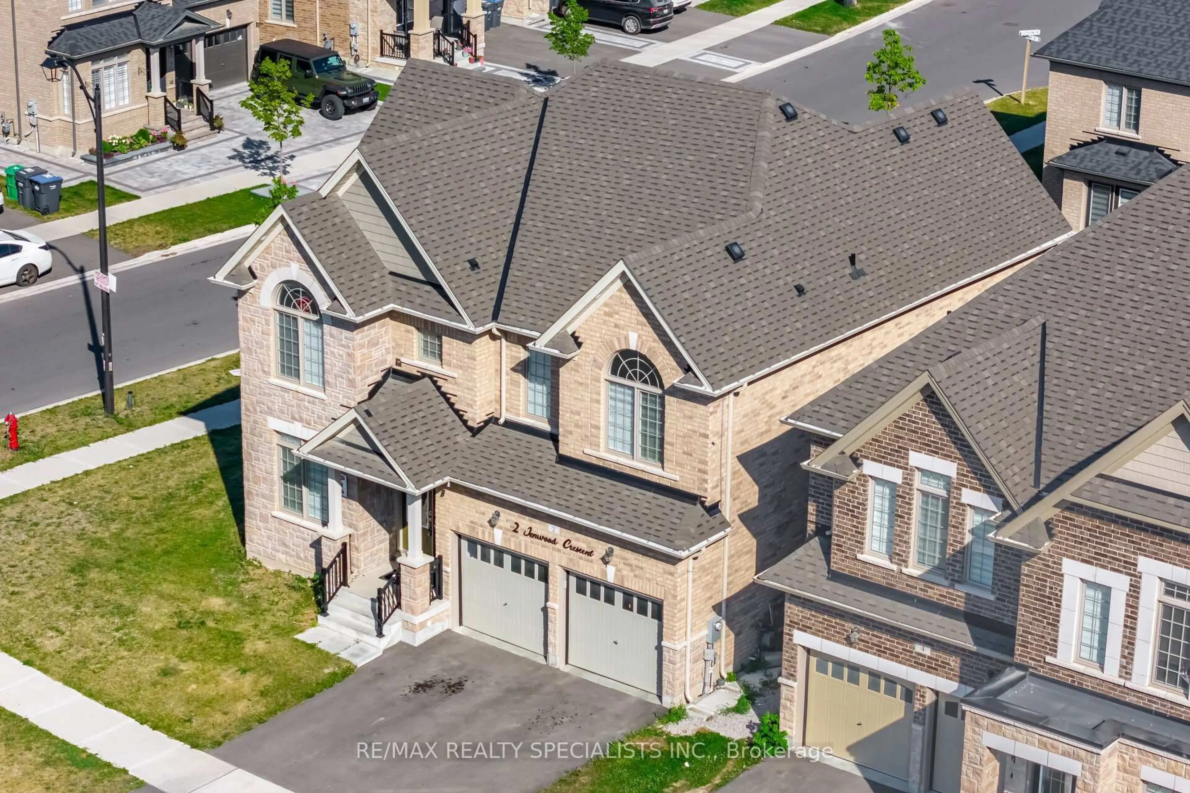 A pic from outside/outdoor area/front of a property/back of a property/a pic from drone, street for 2 Jenwood Cres, Brampton Ontario L6R 4C6