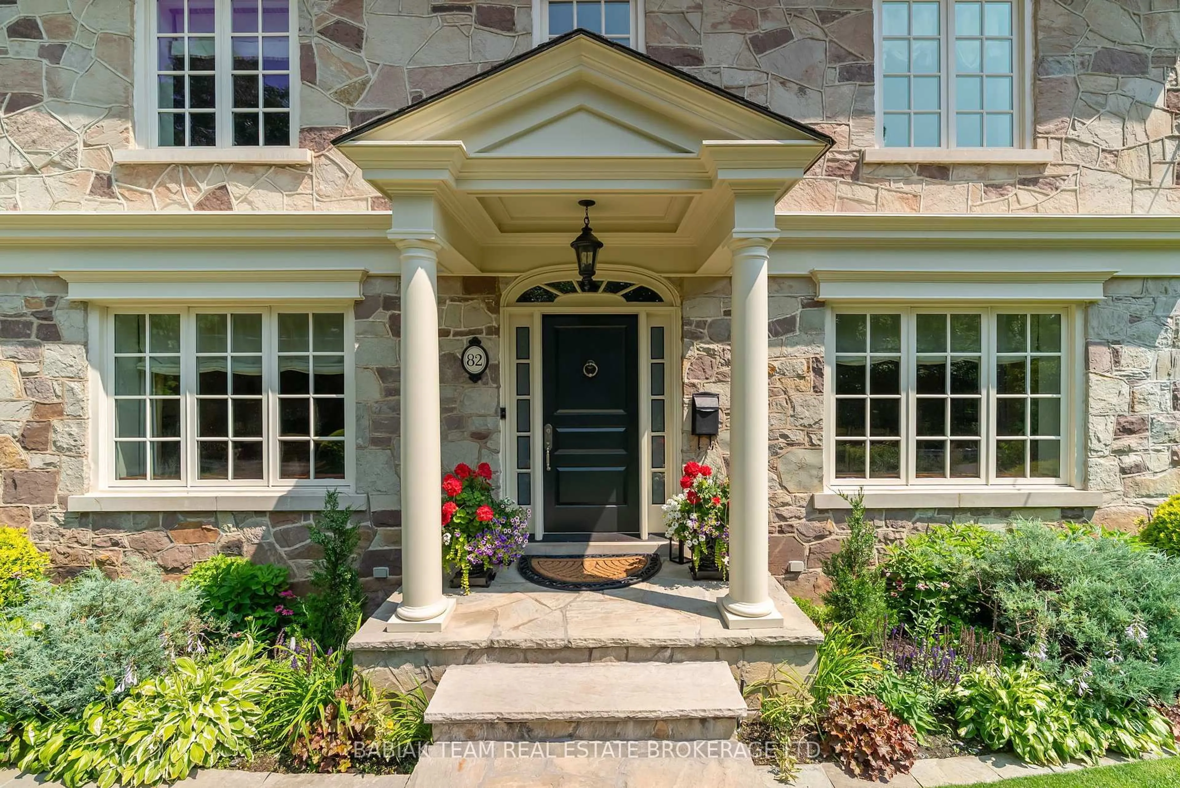 Indoor entryway for 82 Humberview Rd, Toronto Ontario M6S 1X1