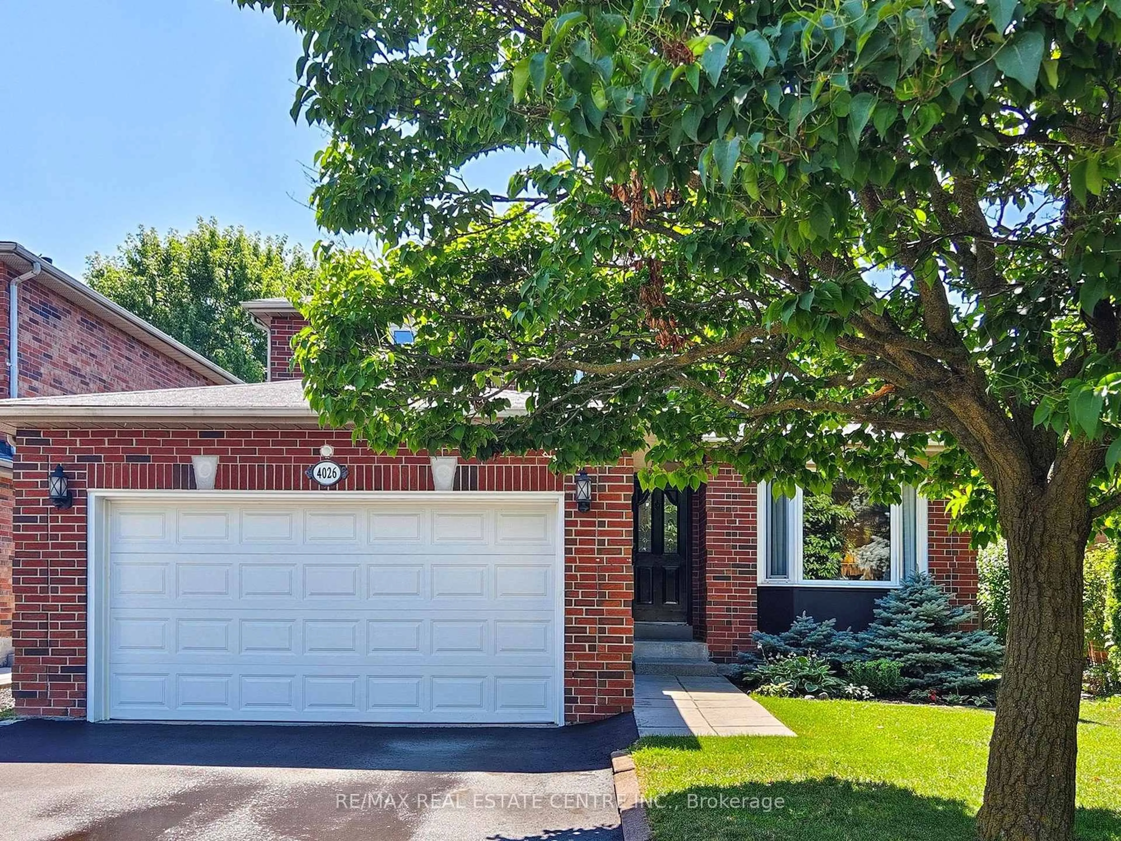 Home with brick exterior material, street for 4026 Renfrew Cres, Mississauga Ontario L5L 4J2