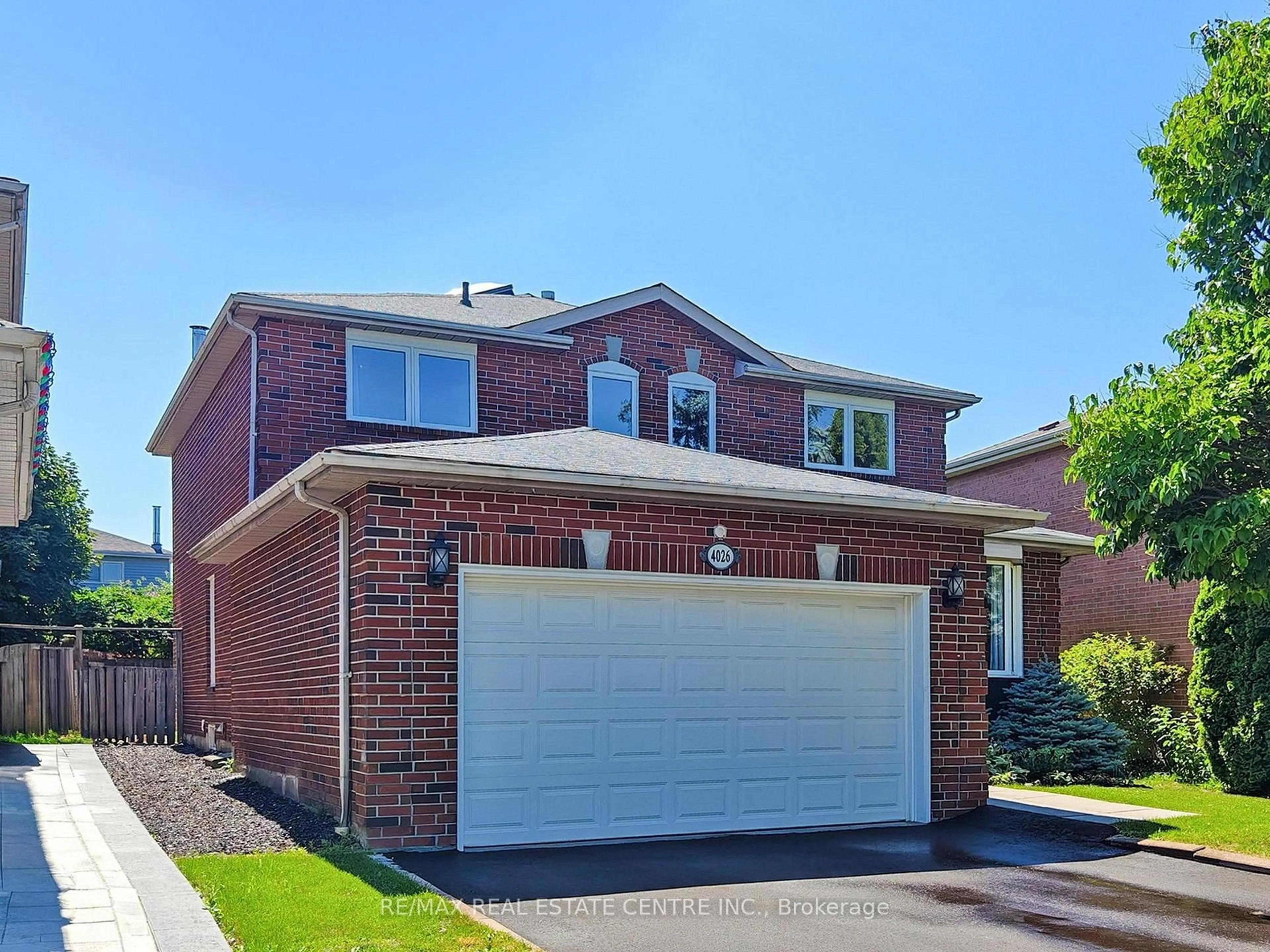 Home with brick exterior material, street for 4026 Renfrew Cres, Mississauga Ontario L5L 4J2