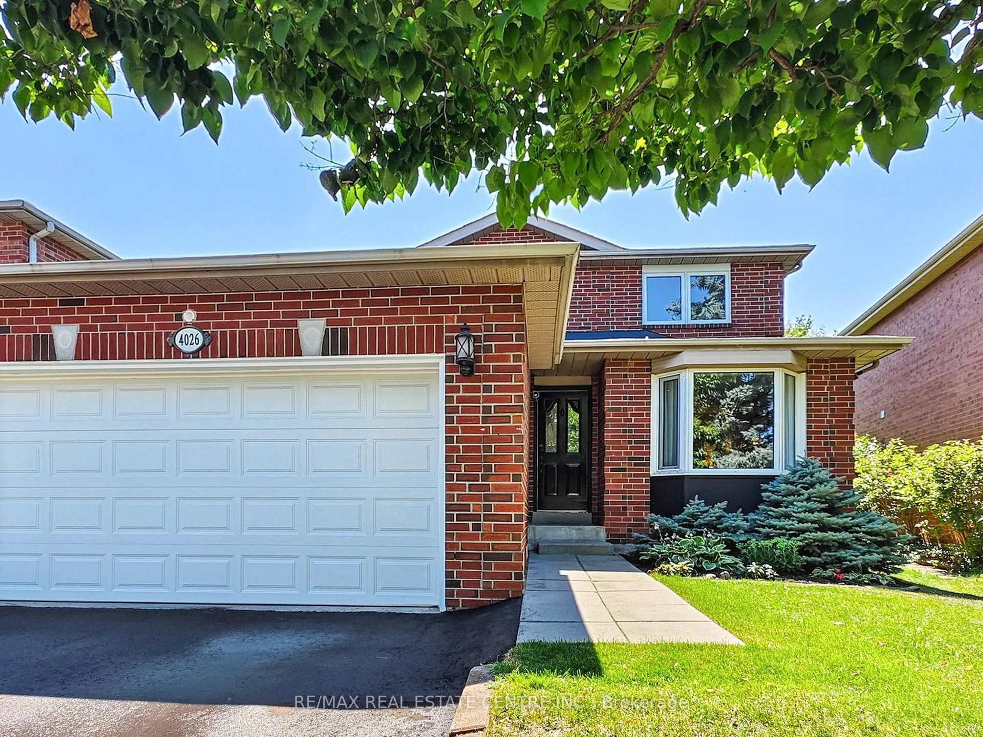Home with brick exterior material, street for 4026 Renfrew Cres, Mississauga Ontario L5L 4J2
