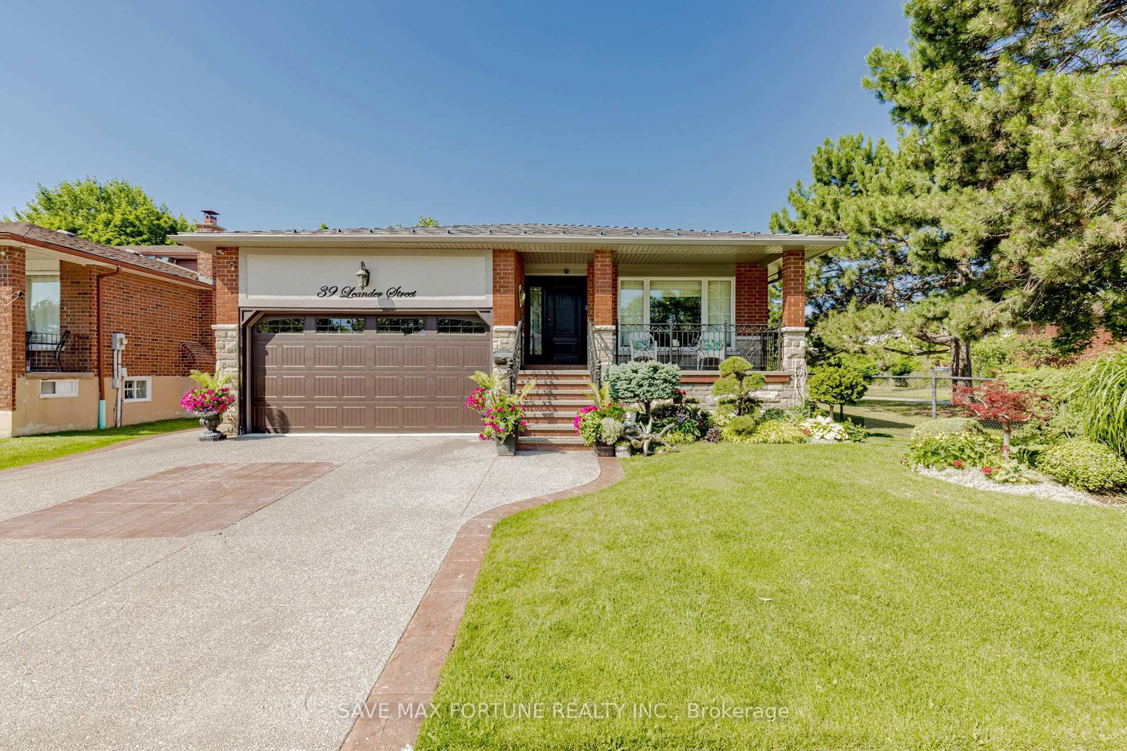 Home with brick exterior material, street for 39 Leander St, Brampton Ontario L6S 3M3