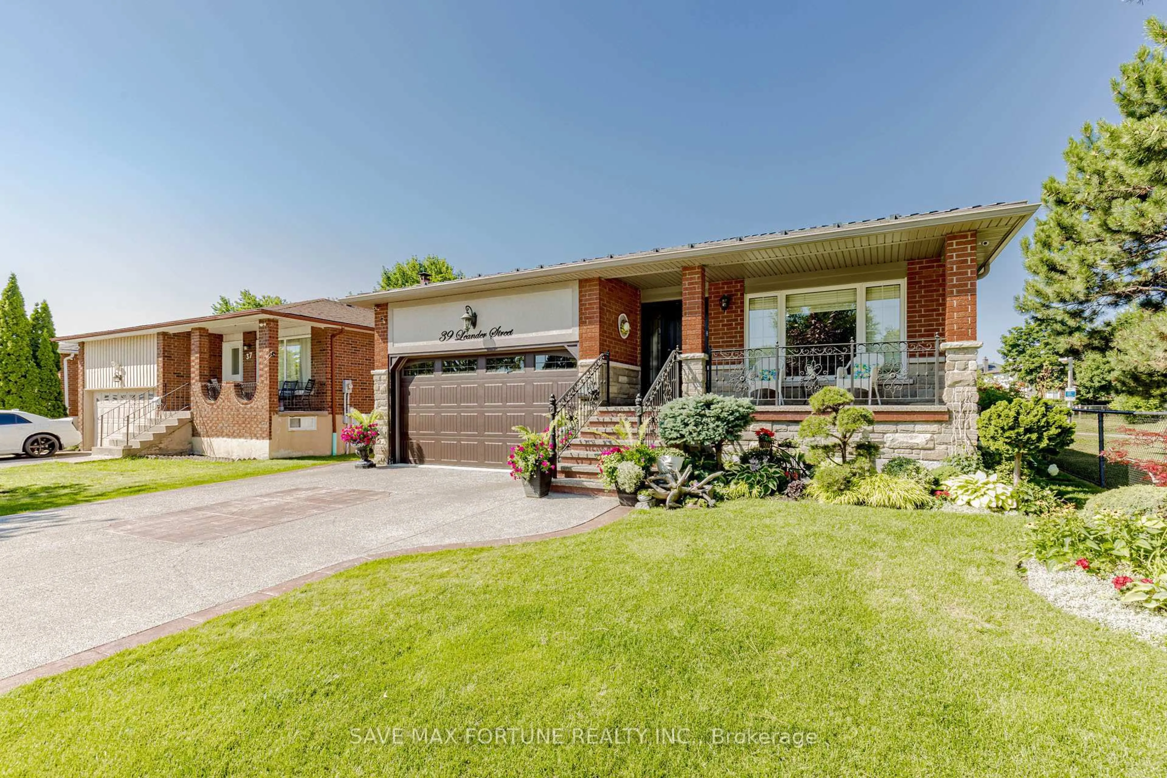 Home with brick exterior material, street for 39 Leander St, Brampton Ontario L6S 3M3