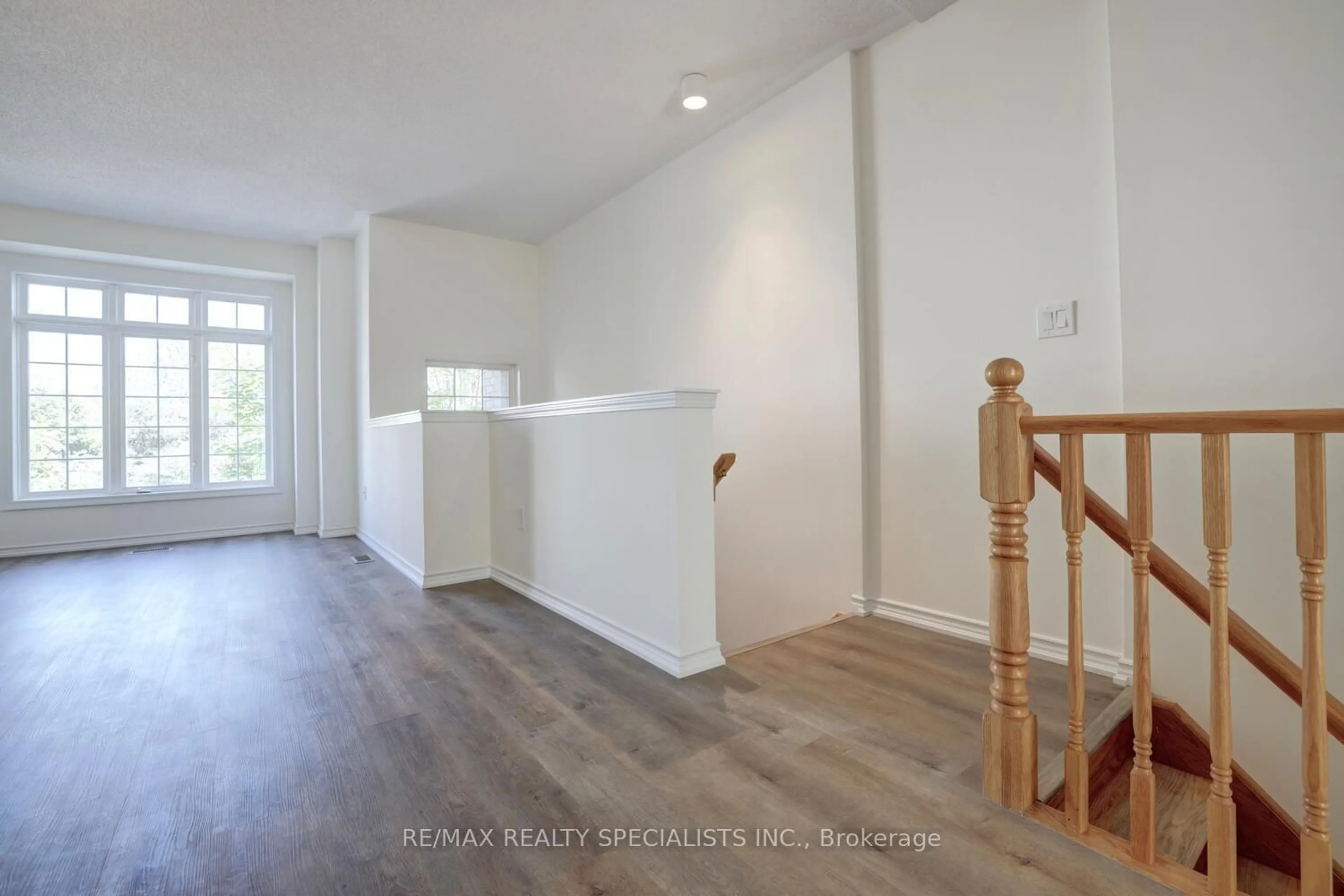 Indoor entryway for 280 Hillcrest Ave #37, Mississauga Ontario L5B 4L3